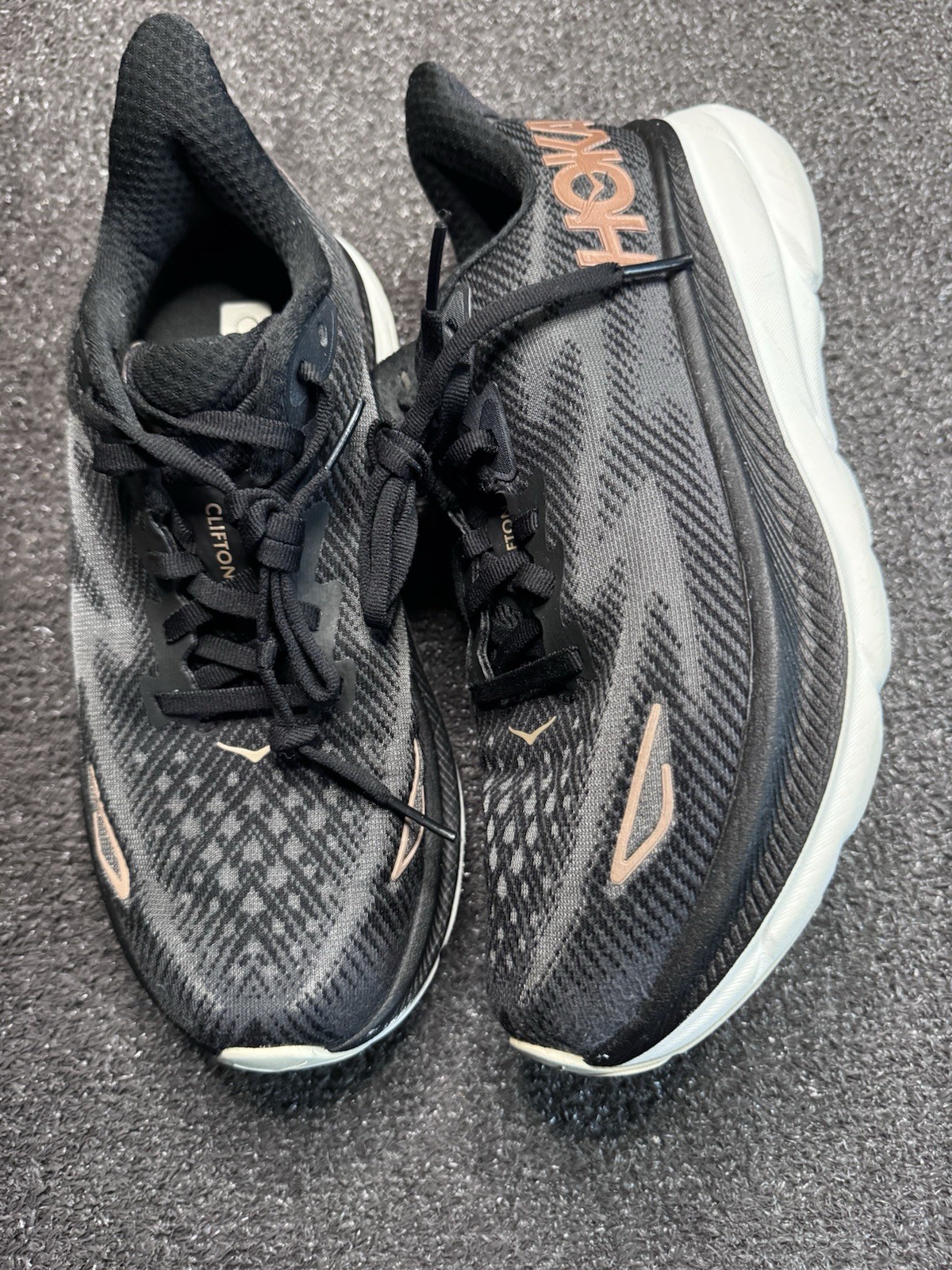 Hoka one Clifton 9 Women’s Size 7 D wide 1132211 ‘black/rose Gold’ Running Shoes