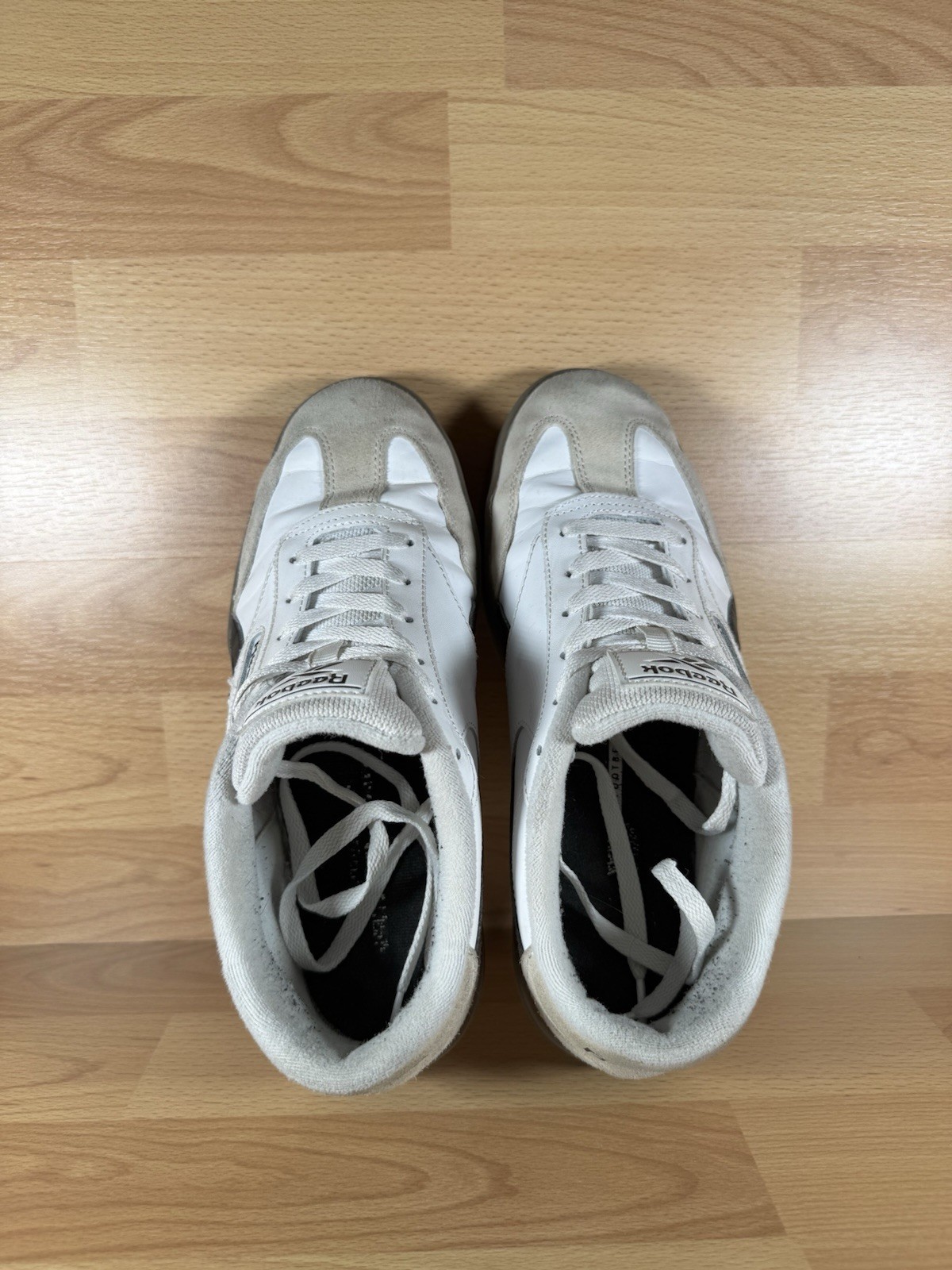 Reebok Galaxy Retro Gum Sole Sneakers White Black Womens Size 9