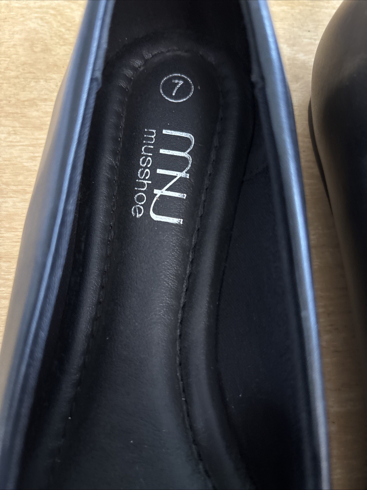 Ladies Size 7 Musshoe Black Flats