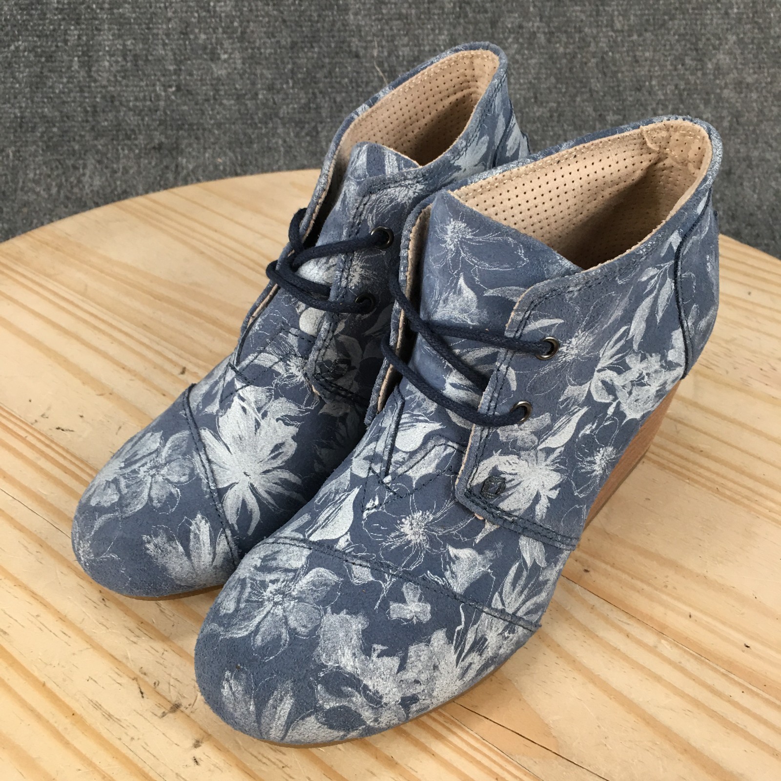 Toms Desert Boots Womens 6.5 Ankle Bootie Floral Print Casual Wedge Heels Blue