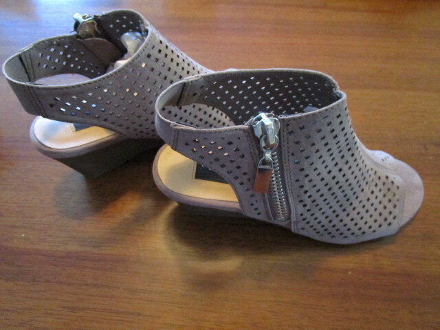 David Aaron – Wedge Heel, Faux Suede Mesh, Zip-Up Bootie Size 6