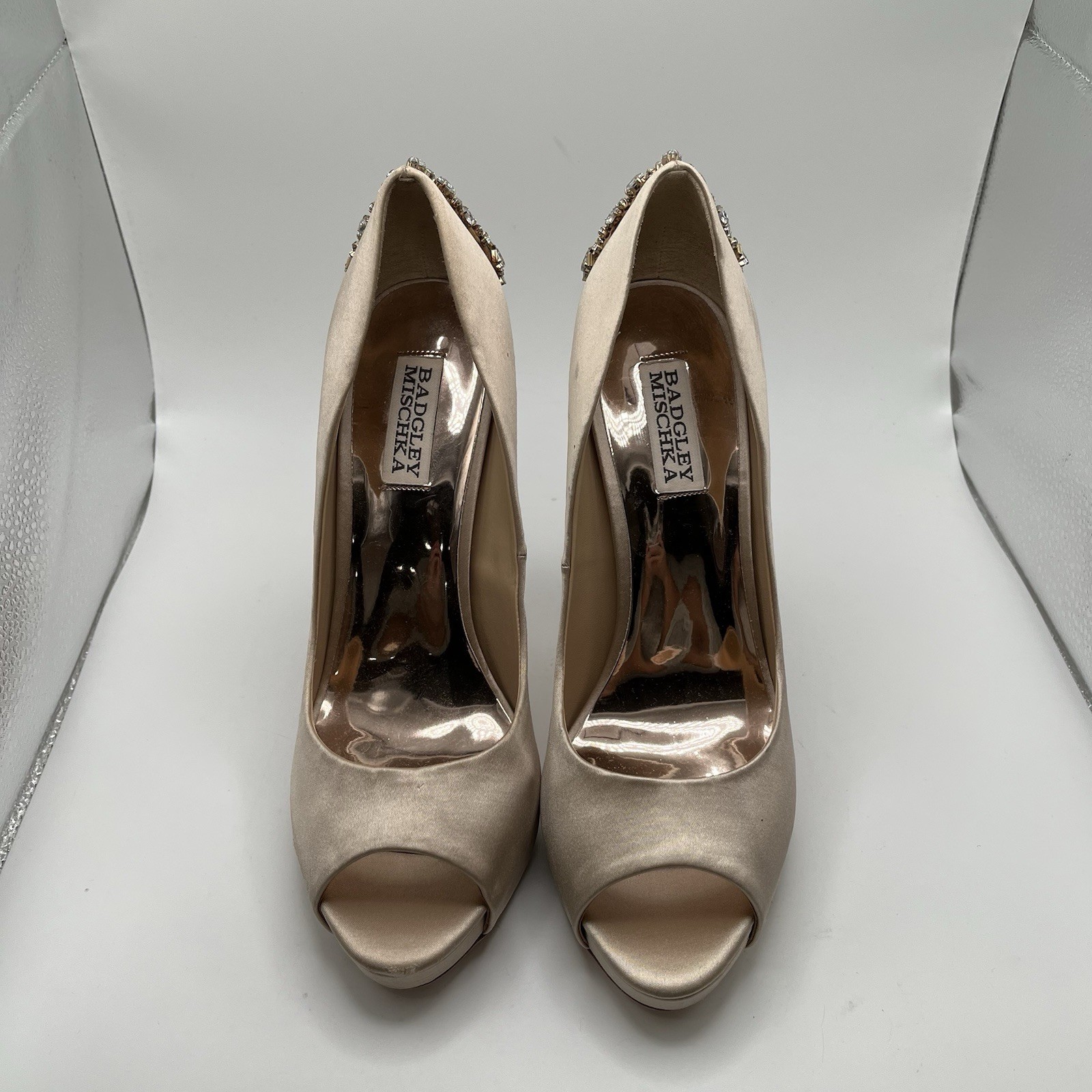 Womens Badgley Mischka Kiara Biege Satin Jewel Peep Toe Formal Heels Size 8.5M