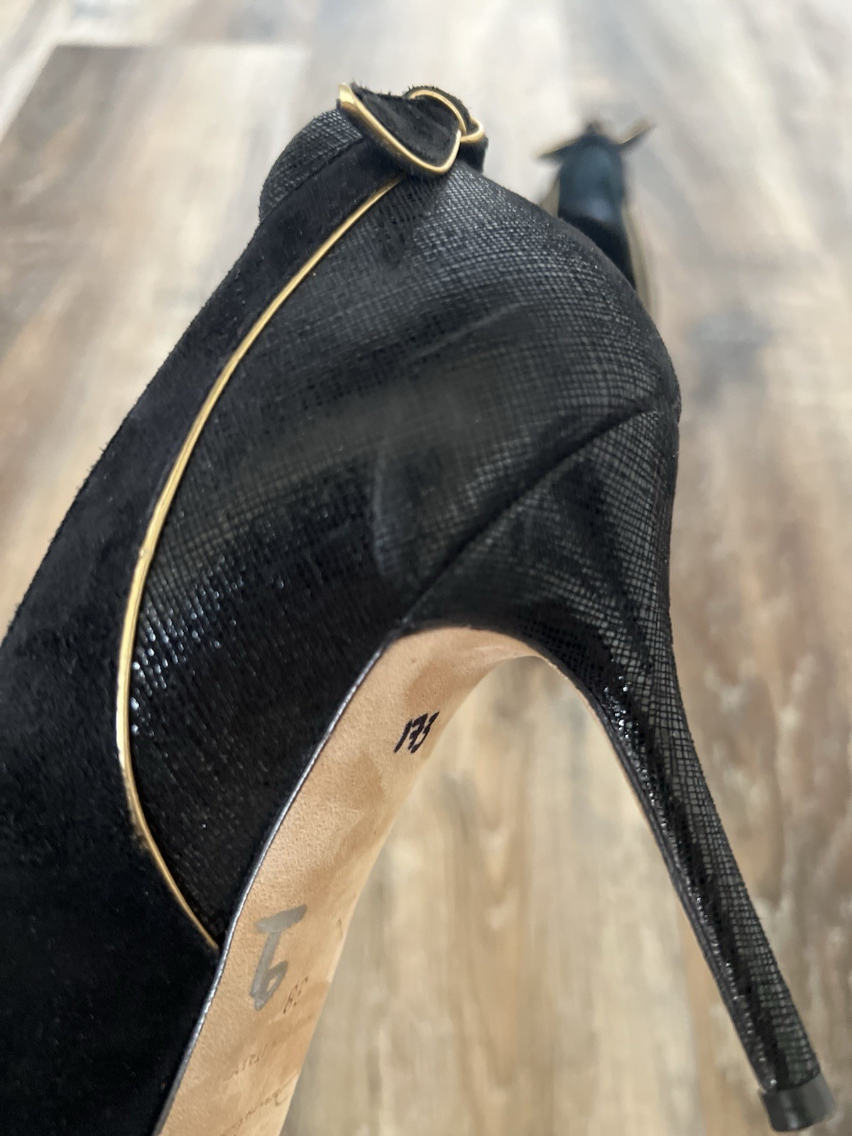 Oscar De La Renta Suede Pointed Toe Gold Trim Designer Evening Pumps size 38