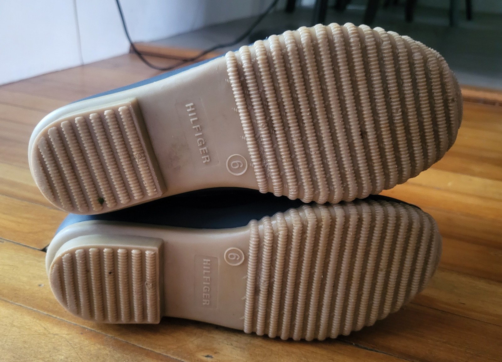 Tommy Hilfiger Boot, size womans 6