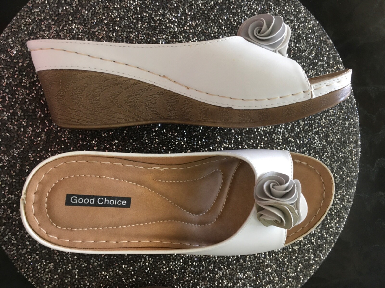 Good Choice Woman’s Size 9M White Sydney Wedge Sandals