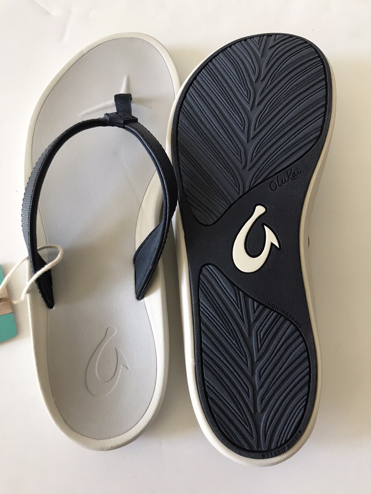 WOMEN’S OLUKAI PI’OE TRENCH BLUE/MIST GREY FLIP FLOP BEACH/POOL SANDALS 9 NWT
