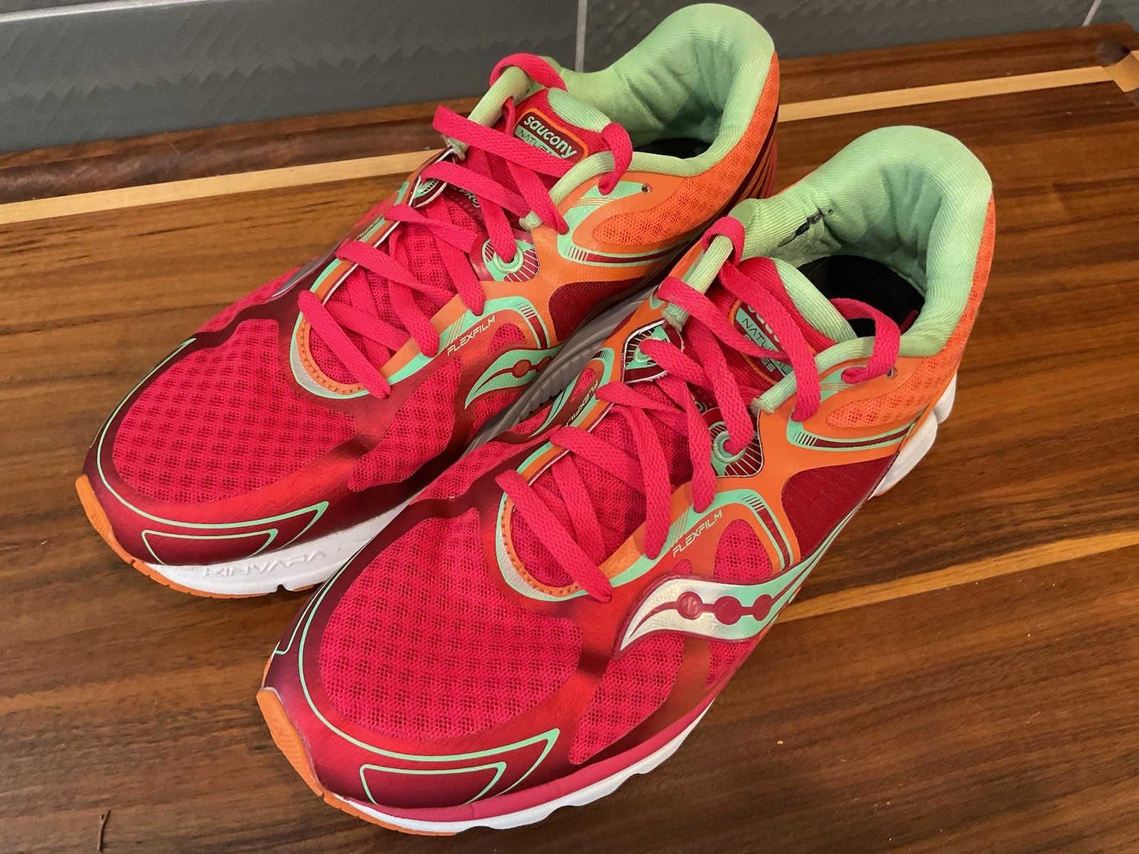 Saucony Kiara 6 Pink Orange Running Shoes Trainers 12 44.5