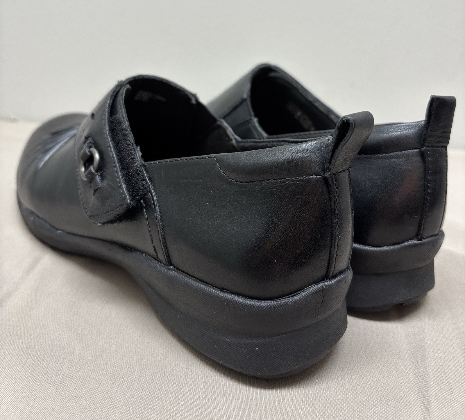 Earth Shoes Amity Slip On Round Toe Black Leather Comfort Loafer 8.5 D Wide