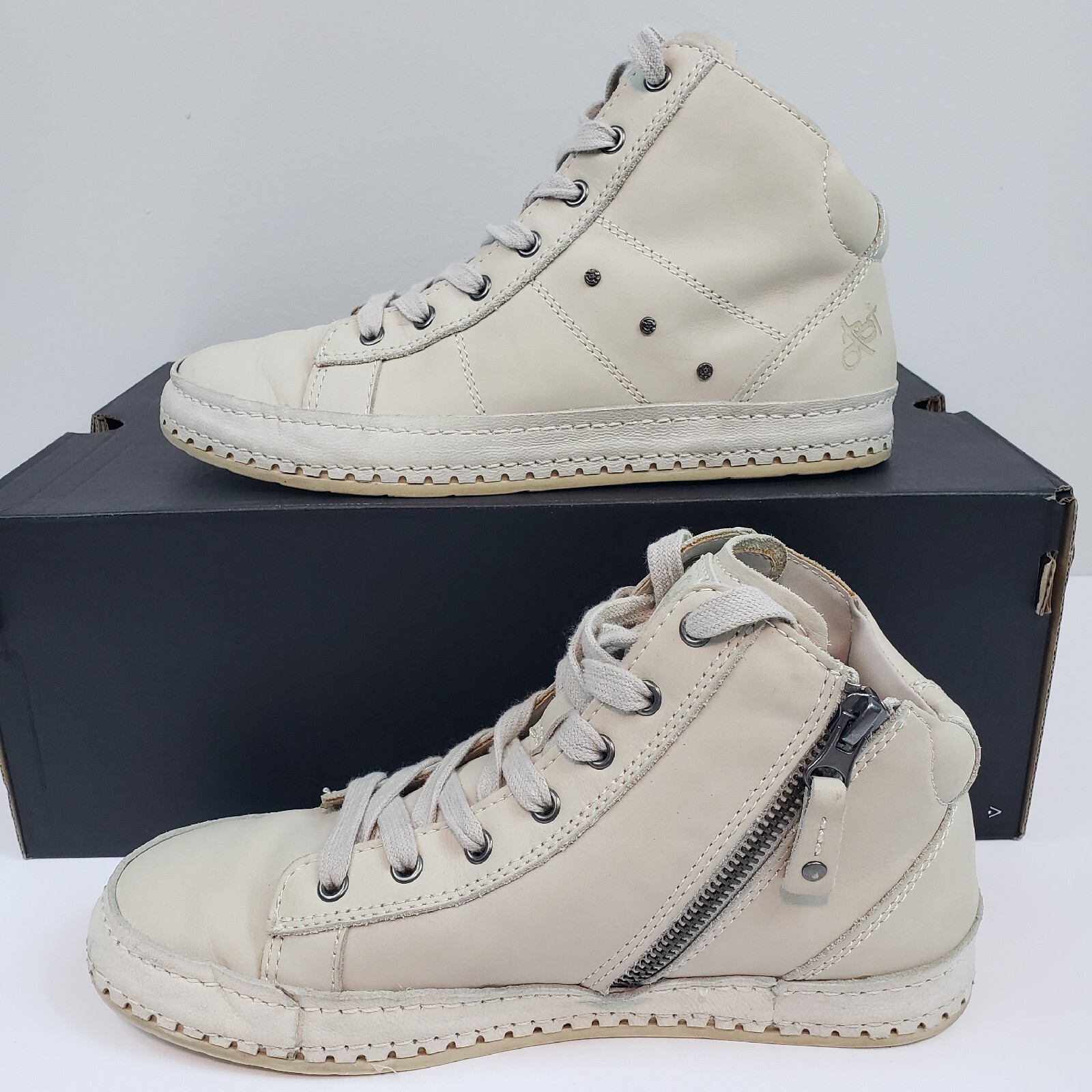 OTBT Womens Round Trip Beige Fashion Sneaker Leather Upper Size 6.5 (18F951)