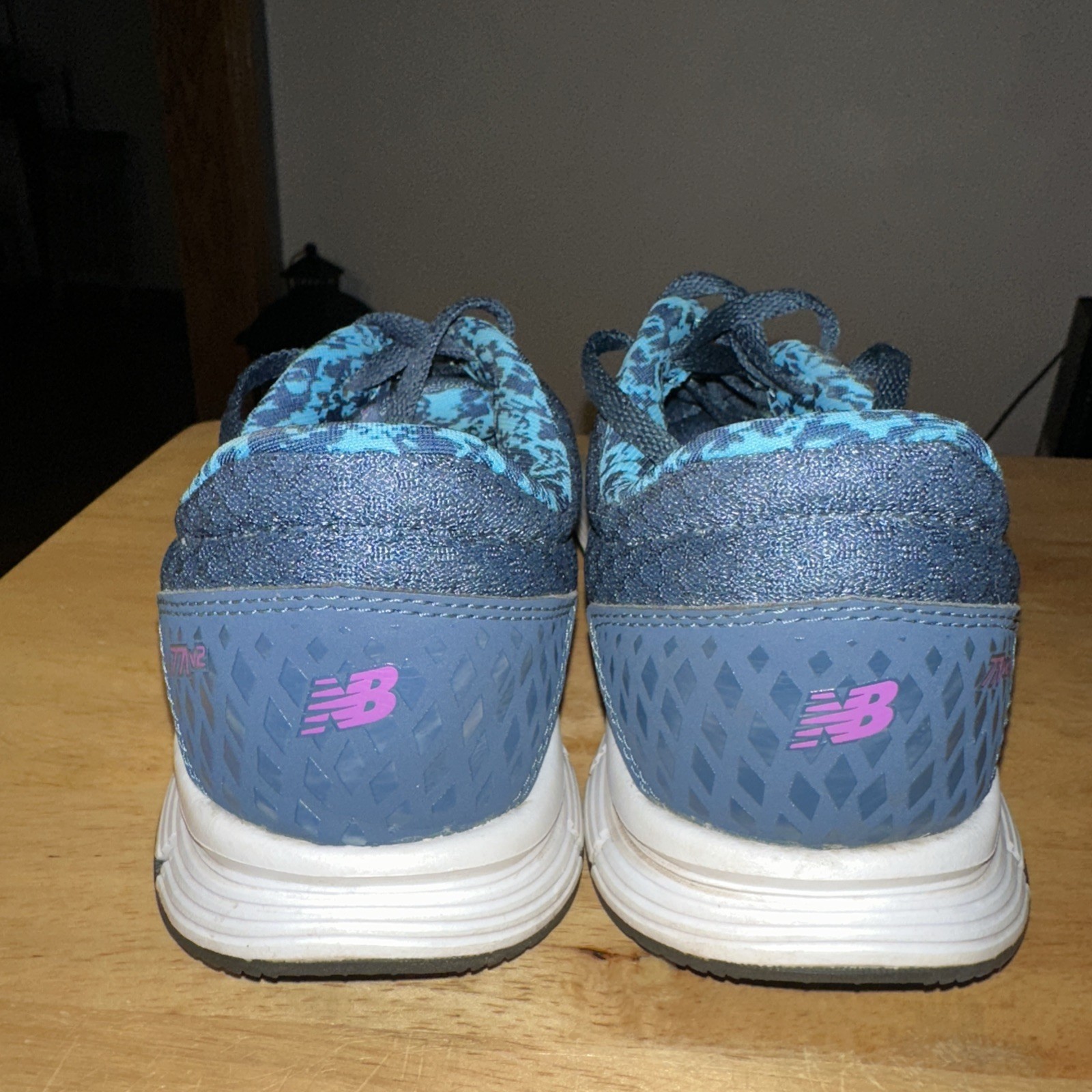 New Balance Women’s 771 V2 running shoes in aqua blue. Size 9 Pre Owned