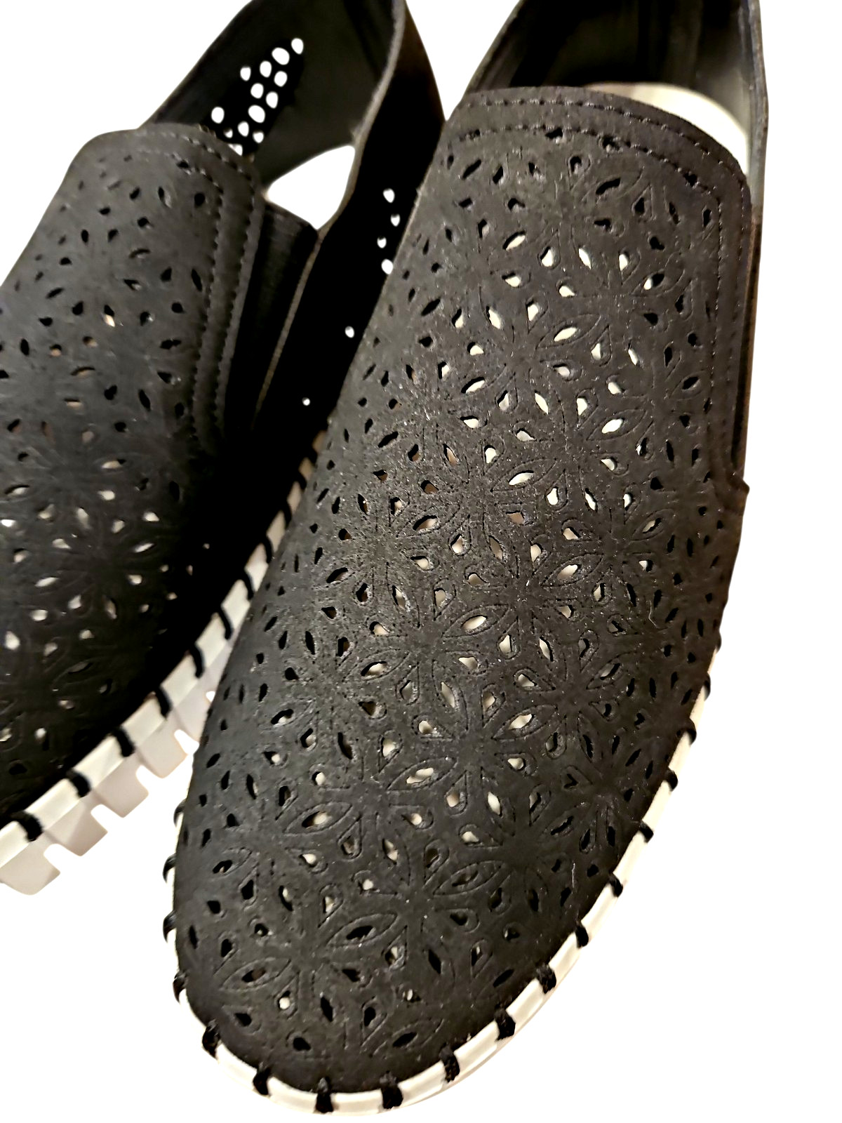 Very G Slip On Shoe Women 8 Shandy Black Eyelet 1″Heel Comfort Casual Travel New