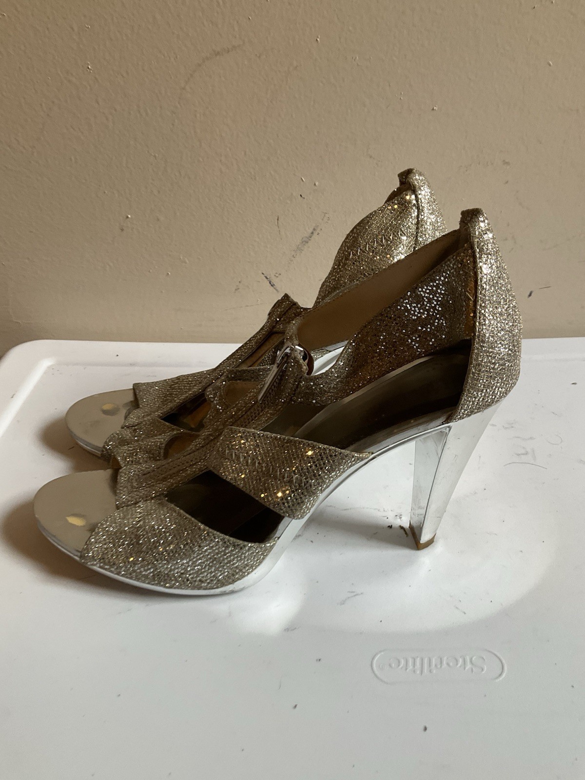 Michael Kors Berkeley T strap stiletto sandals silver shiny glitter 10 M zip