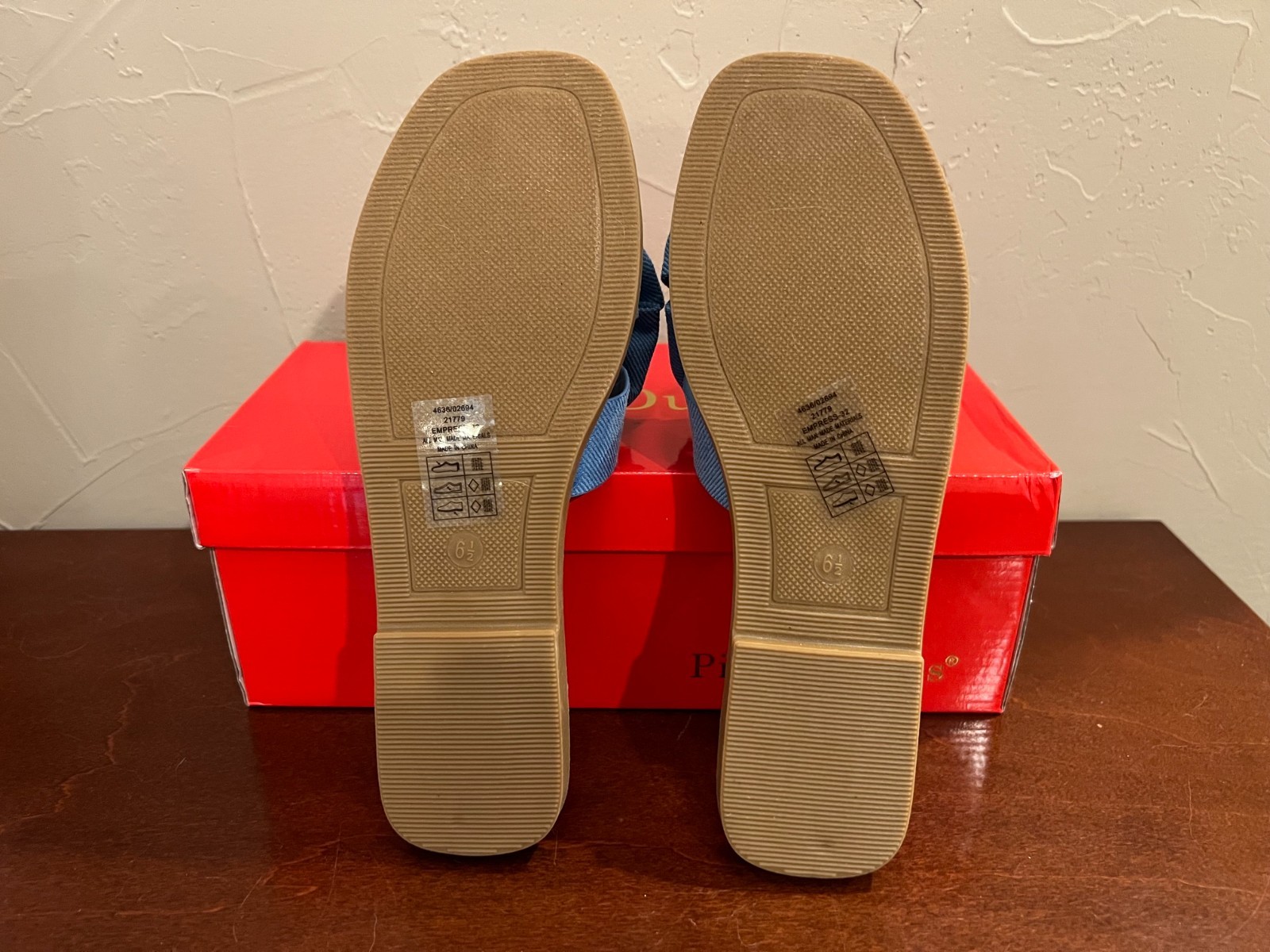 NEW Pierre Dumas Empress-32 Blue Denim Bow Slide Sandals Women’s Size 6.5