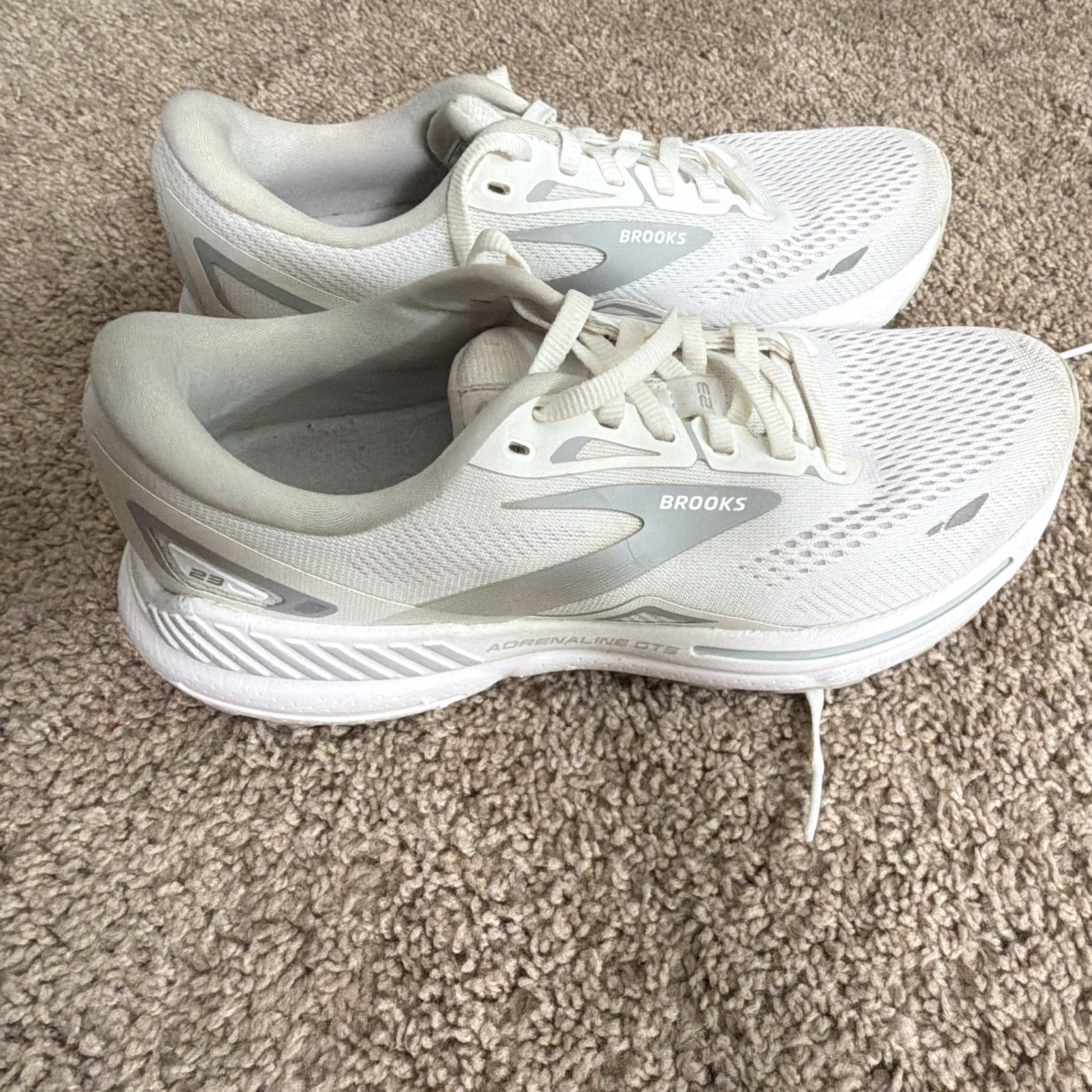 Brooks Adrenaline GTS 23 Women’s Running Shoes White Oyster Gray Mesh Low Top