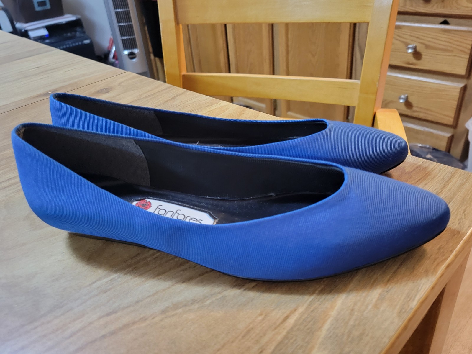 Immaculate Shallow Pointed Toe Business Flats By FanFares. Sz 8-AA Narrow