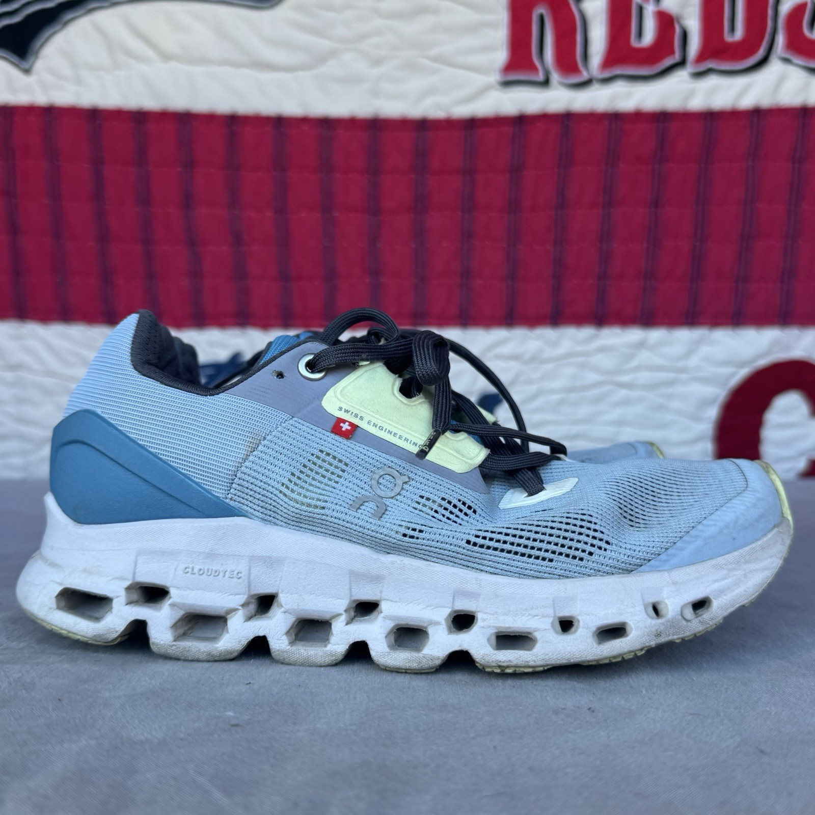 Size 6 – On Cloudstratus Chambray Blue Lavender White 39.98658 Running Shoes