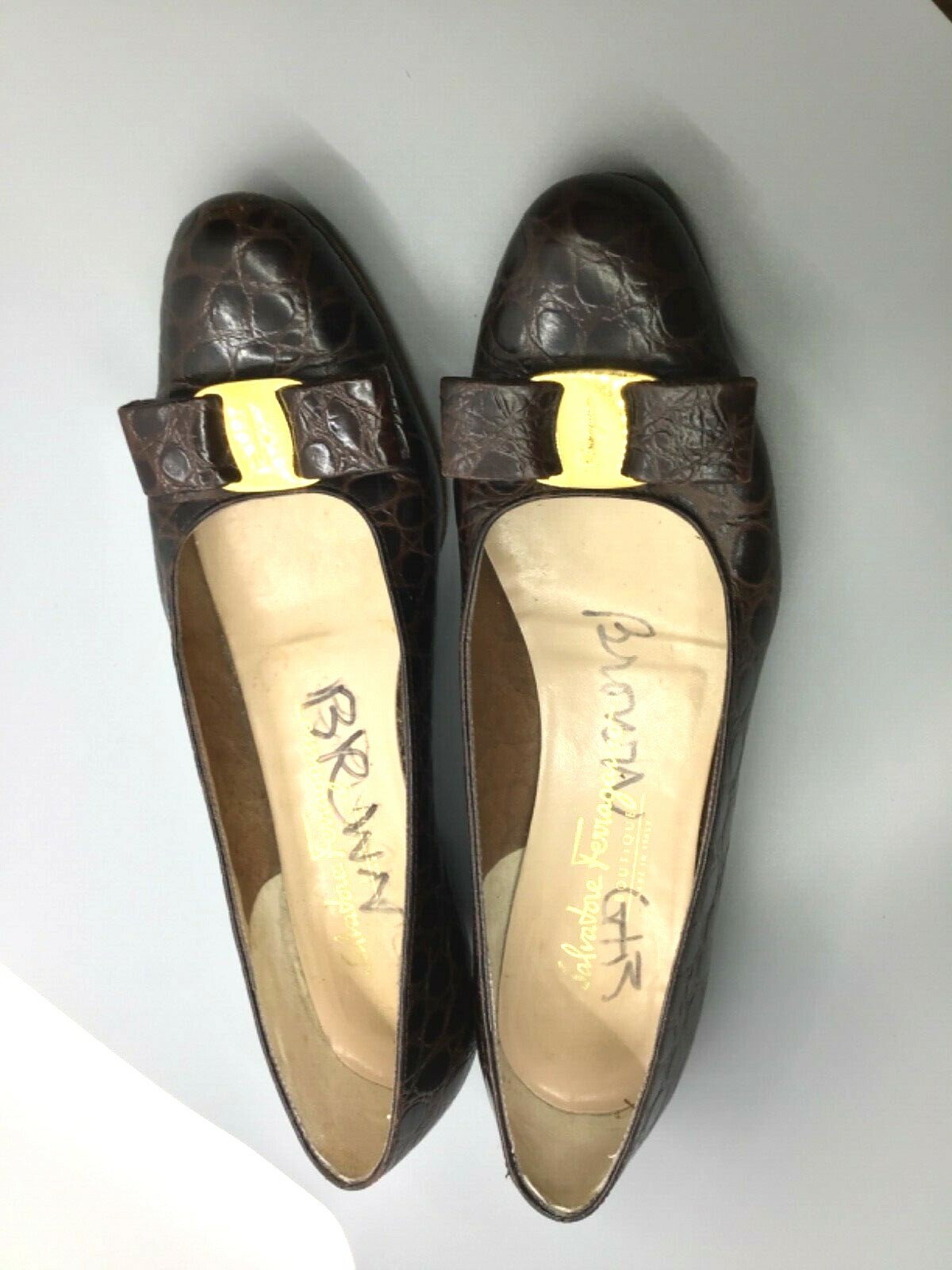 Salvatore Ferragamo Vintage Brown Alligator Print Leather Vara Bow Pumps 8.5AAA