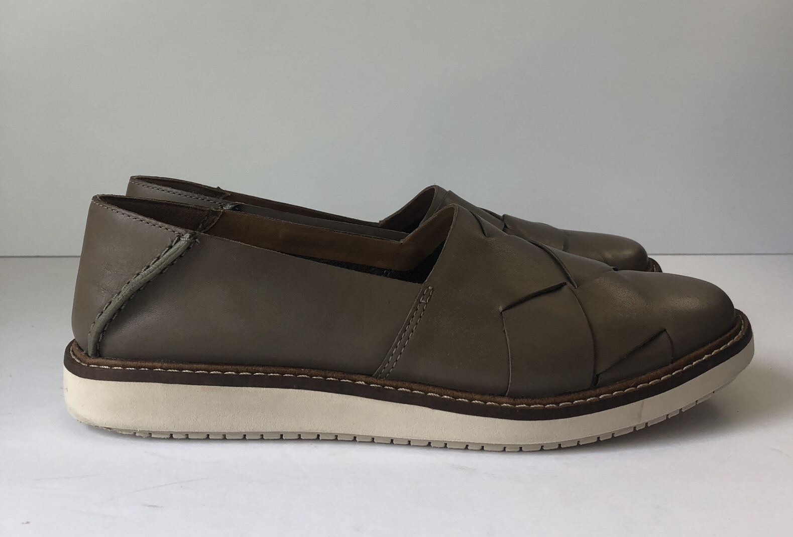 Clarks Artisan Glick Harvest Flats Shoes Women’s size 7 Brownish Gray
