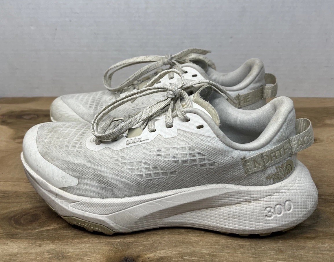 The North Face Altamesa 300 Women Athletic Trail Running Shoes Sz 7 White Dune