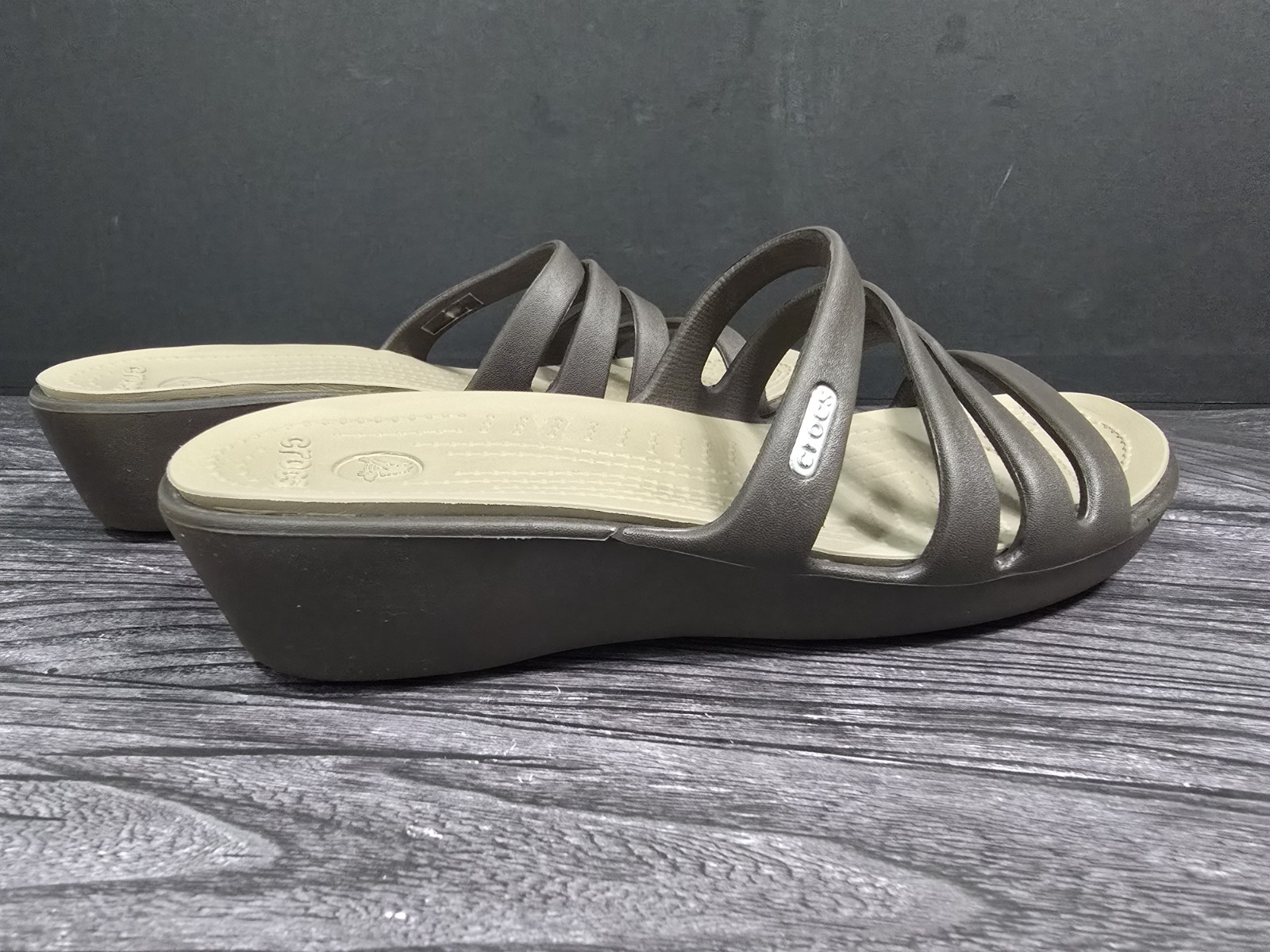 Crocs Rhonda Strappy 14706 Brown Low Wedge Slip On Sandals US Women’s 8