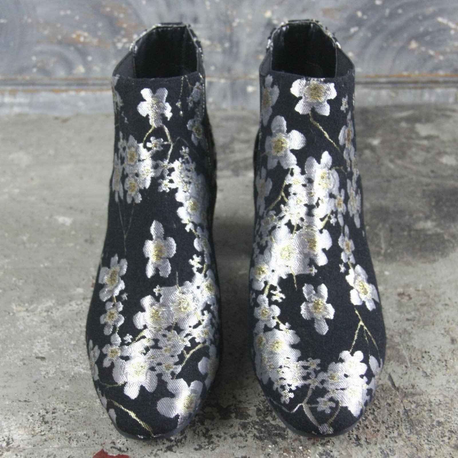Anne Klein Gorgia Chelsea boots booties, 2.5 inch block heels, size 8M