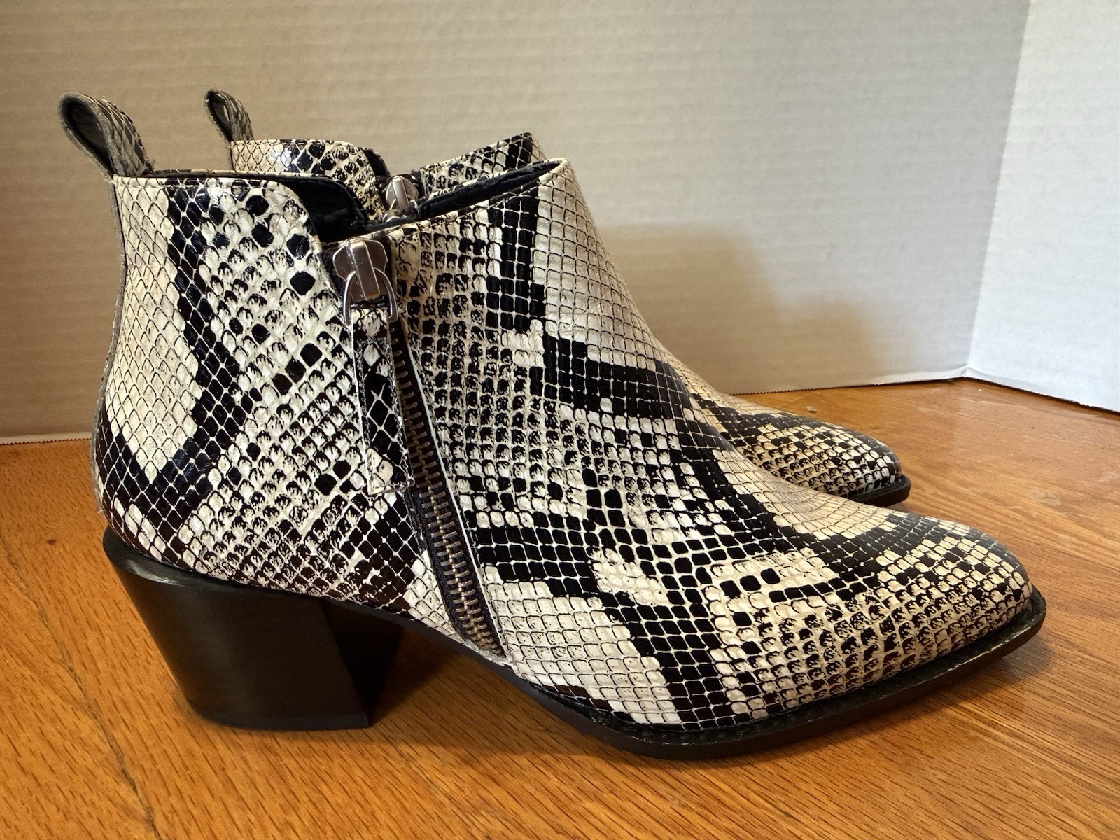 Paolo SOCHI2-L Snake Print Leather Ankle Bootie Zip Pointed Toe Women US 8 M