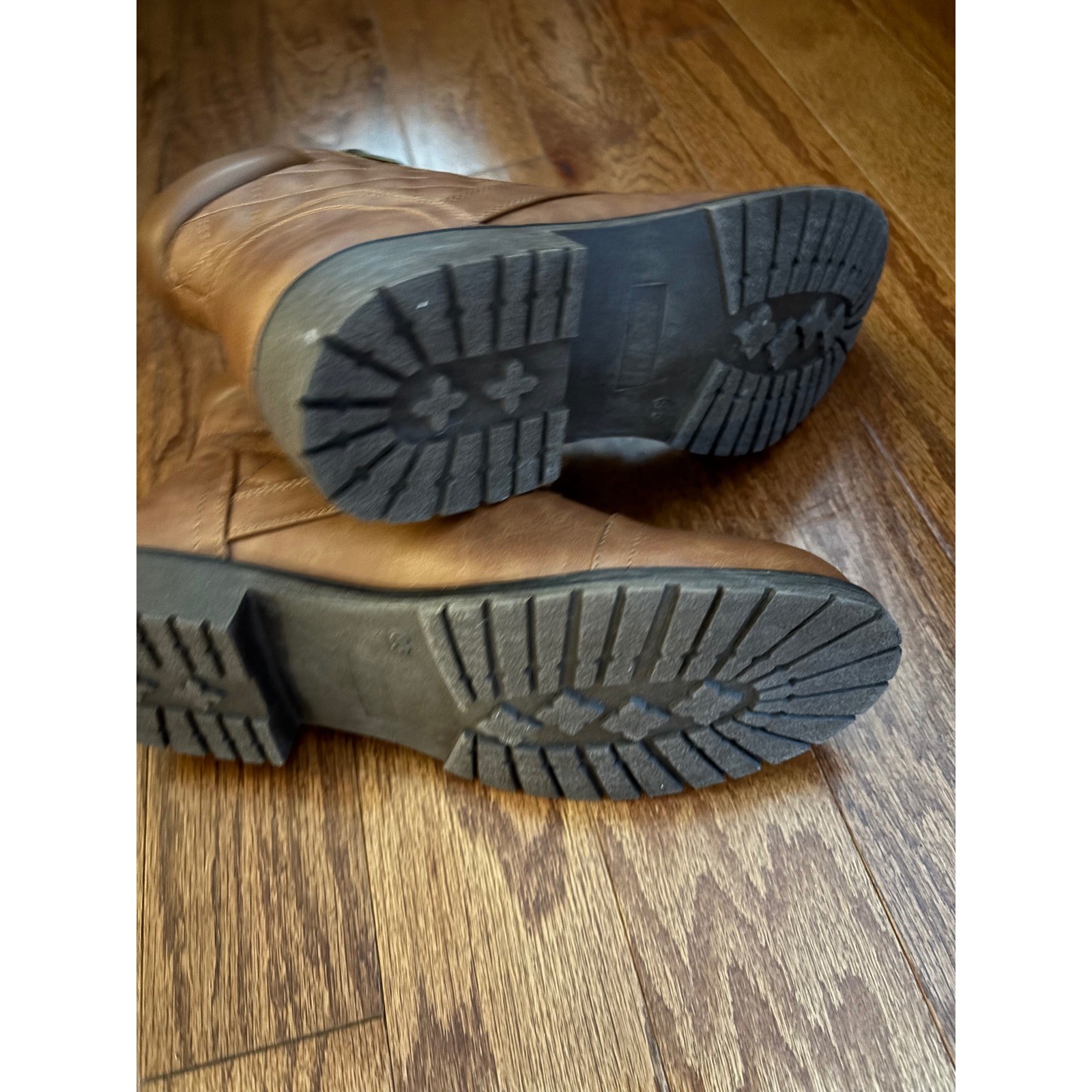 Vepose Brown Ankle Boots Size 8.5, new with tag