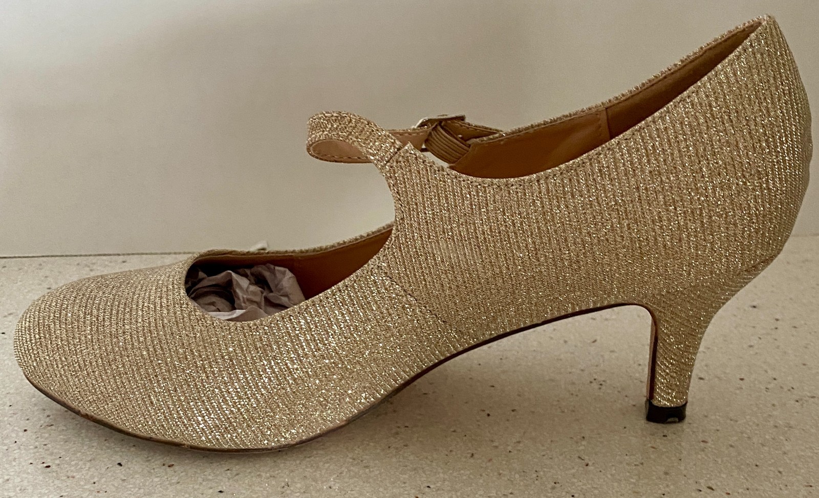 Chase & Chloe Guilty Heart Classic Mary Jane Heels Nude Glitter Size 8 M KONA-2