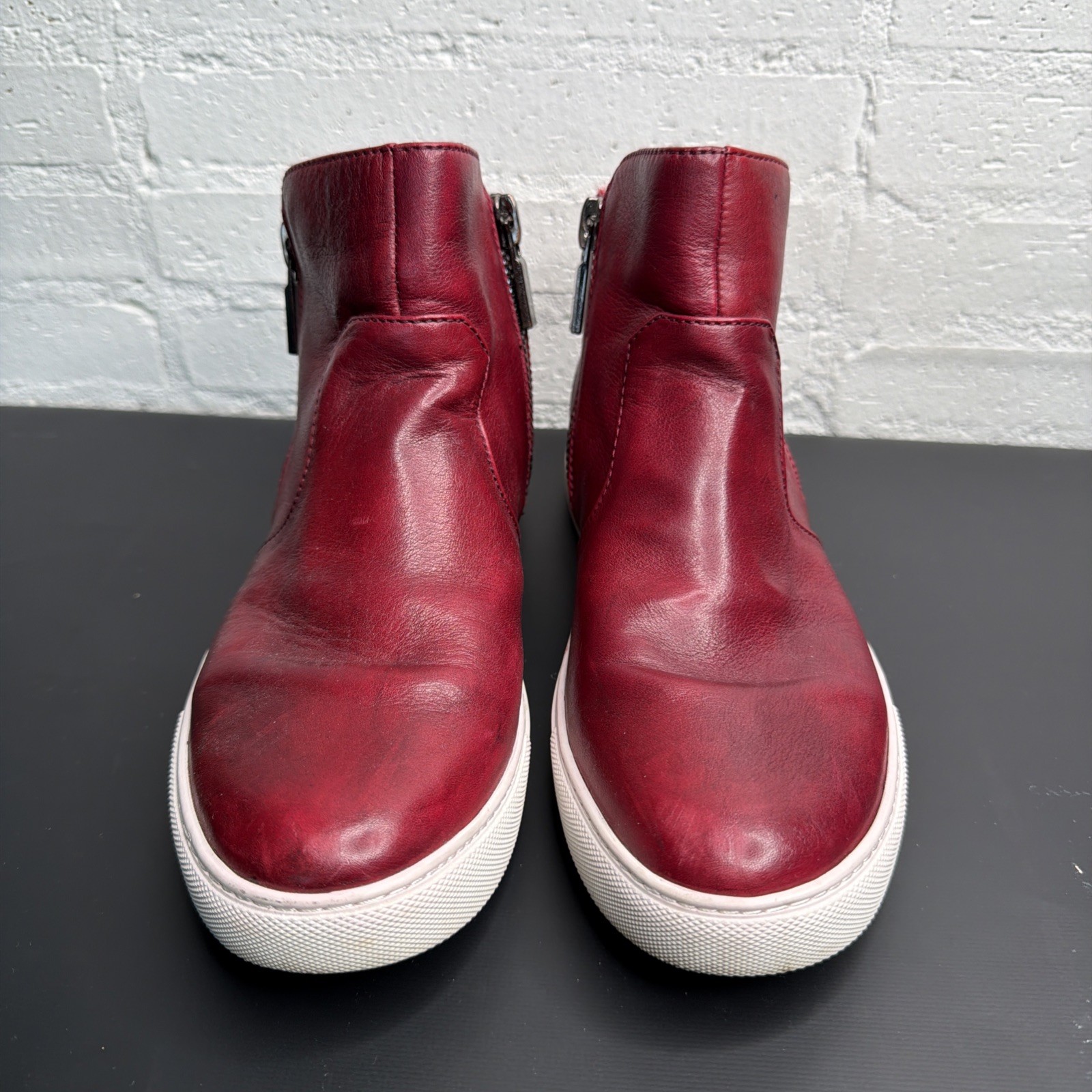 Sporty Chic Street Style Minimalist Kenneth Cole Kiera High Top Sneaker Boot 8.5
