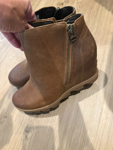 Sorel Joan of Arctic Women’s Bootie Boot, Size 8 – Hazelnut Leather (1870231)