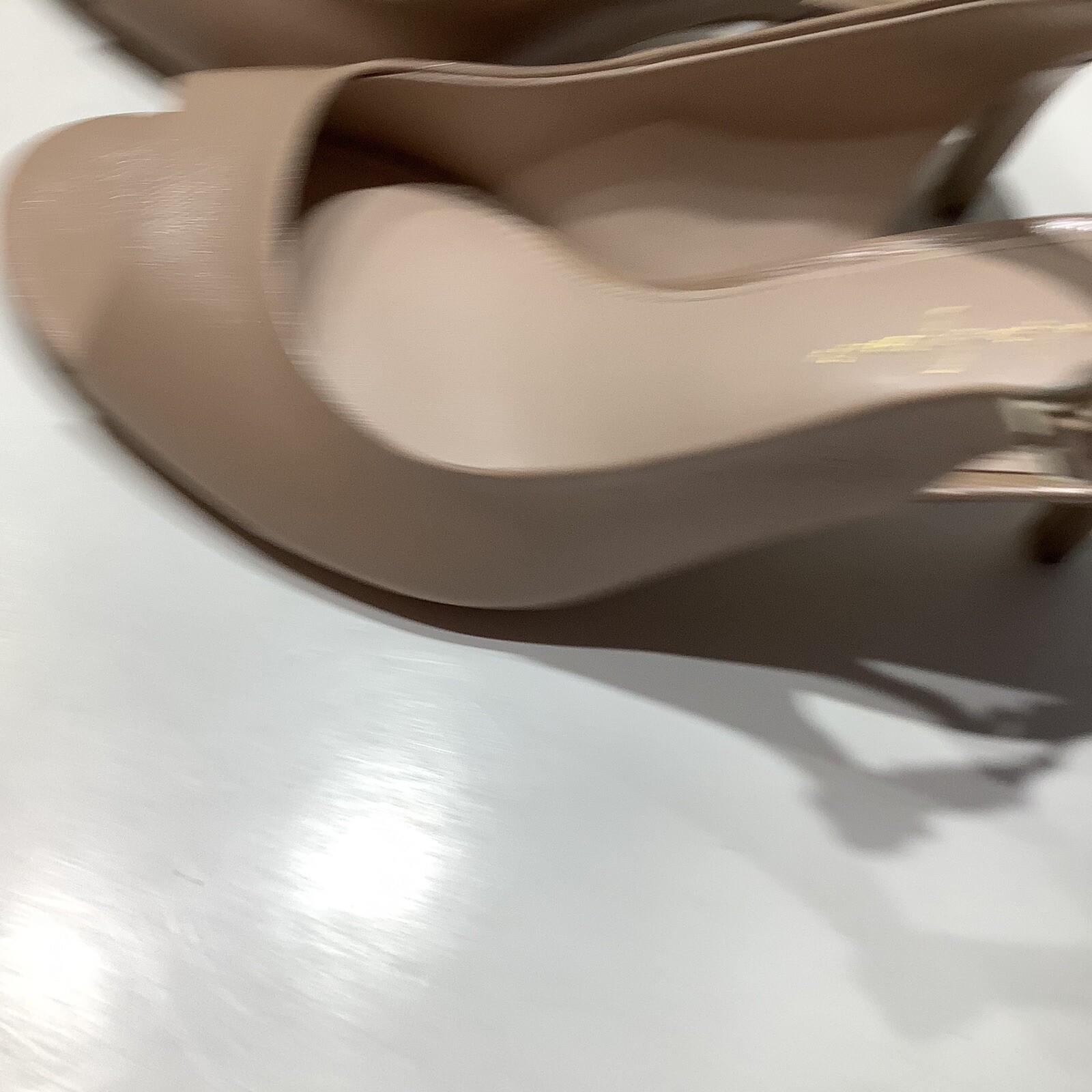 Amelia Grace KORINE Beige Sz. 9.5M Peeptoe Pump Slingback Adj Strap 2.5in Heels