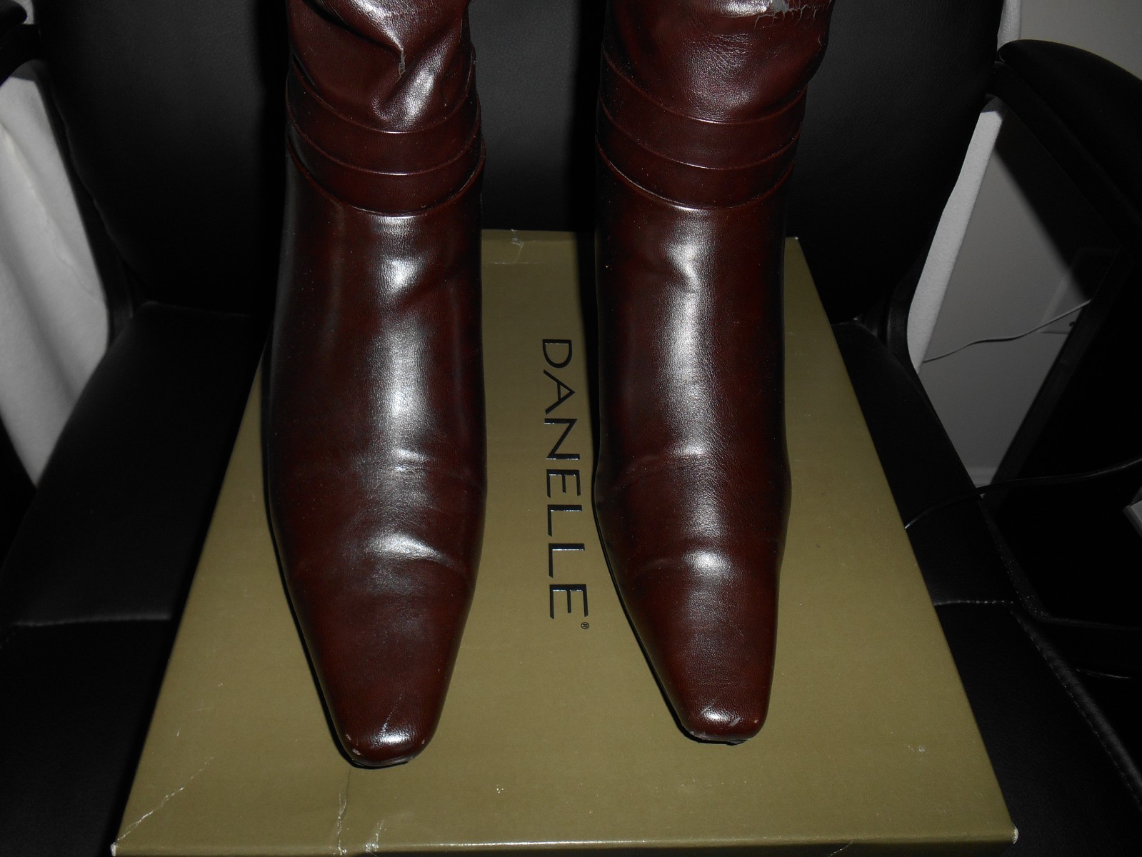 DANELLE BROWN BOOTS BACK ZIPPER CLOSSURE LONG FRONT SQUARE TOE SZ 8M