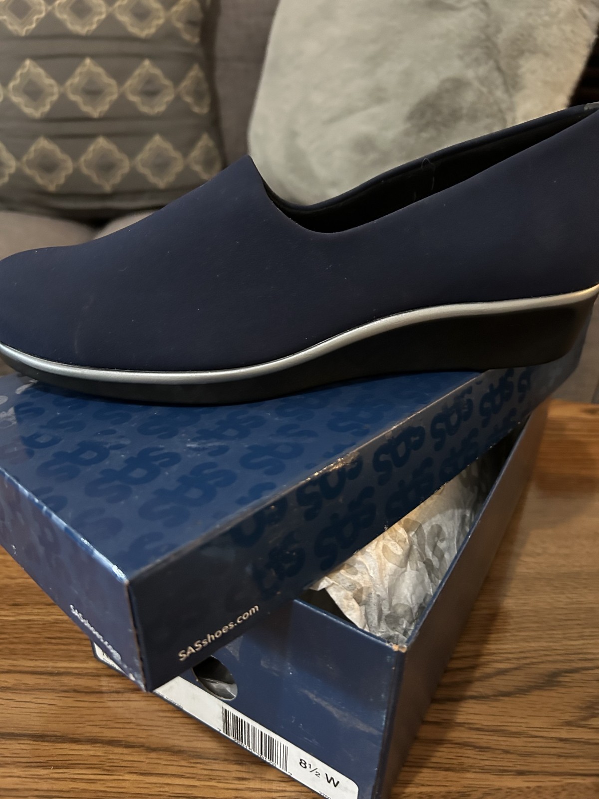 SAS women’s new dress shoes size 8 wide one blue; one black.