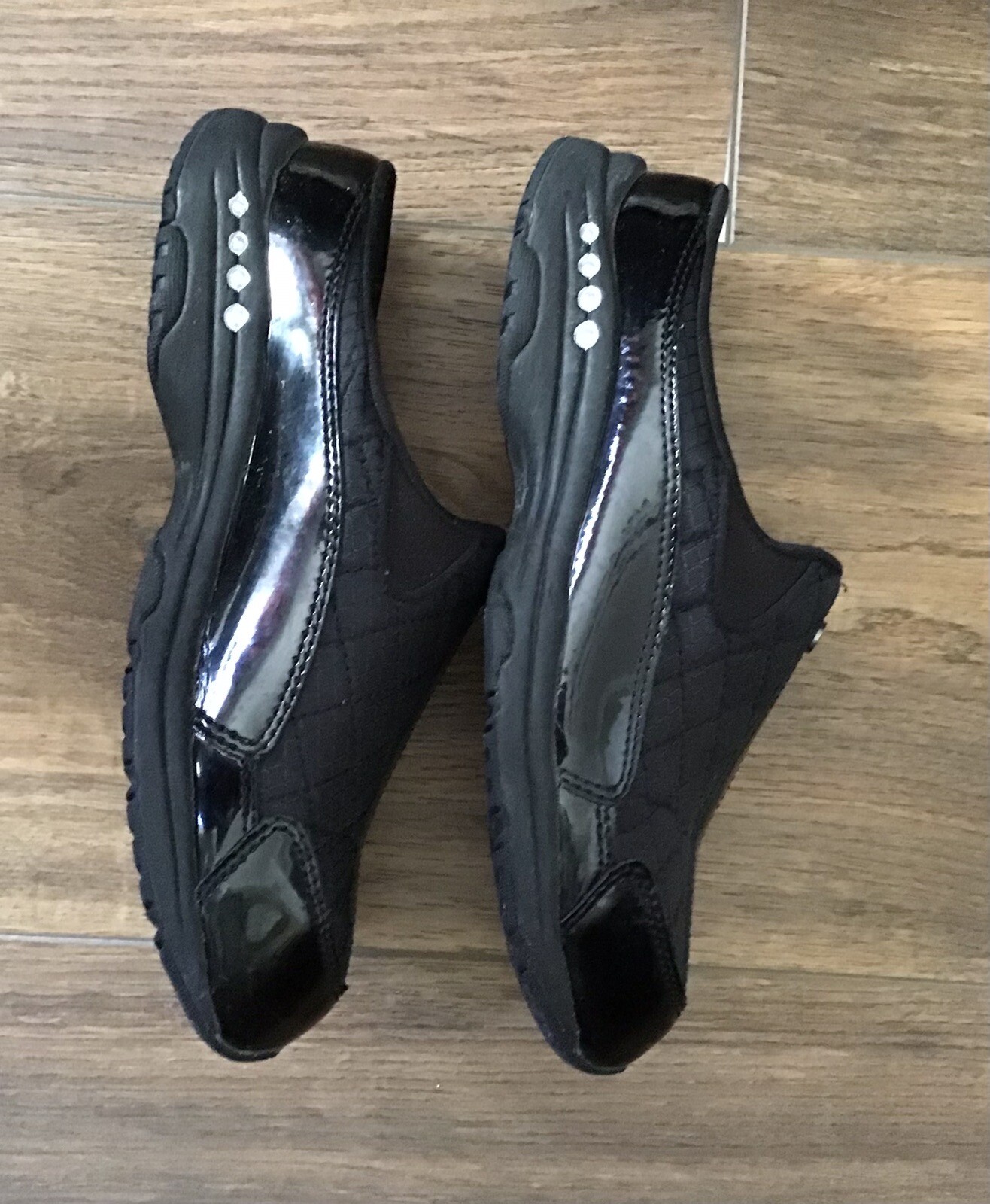6.5 WW Easy Spirit Travel Time Quilted Textile Patent Leather Black Clogs