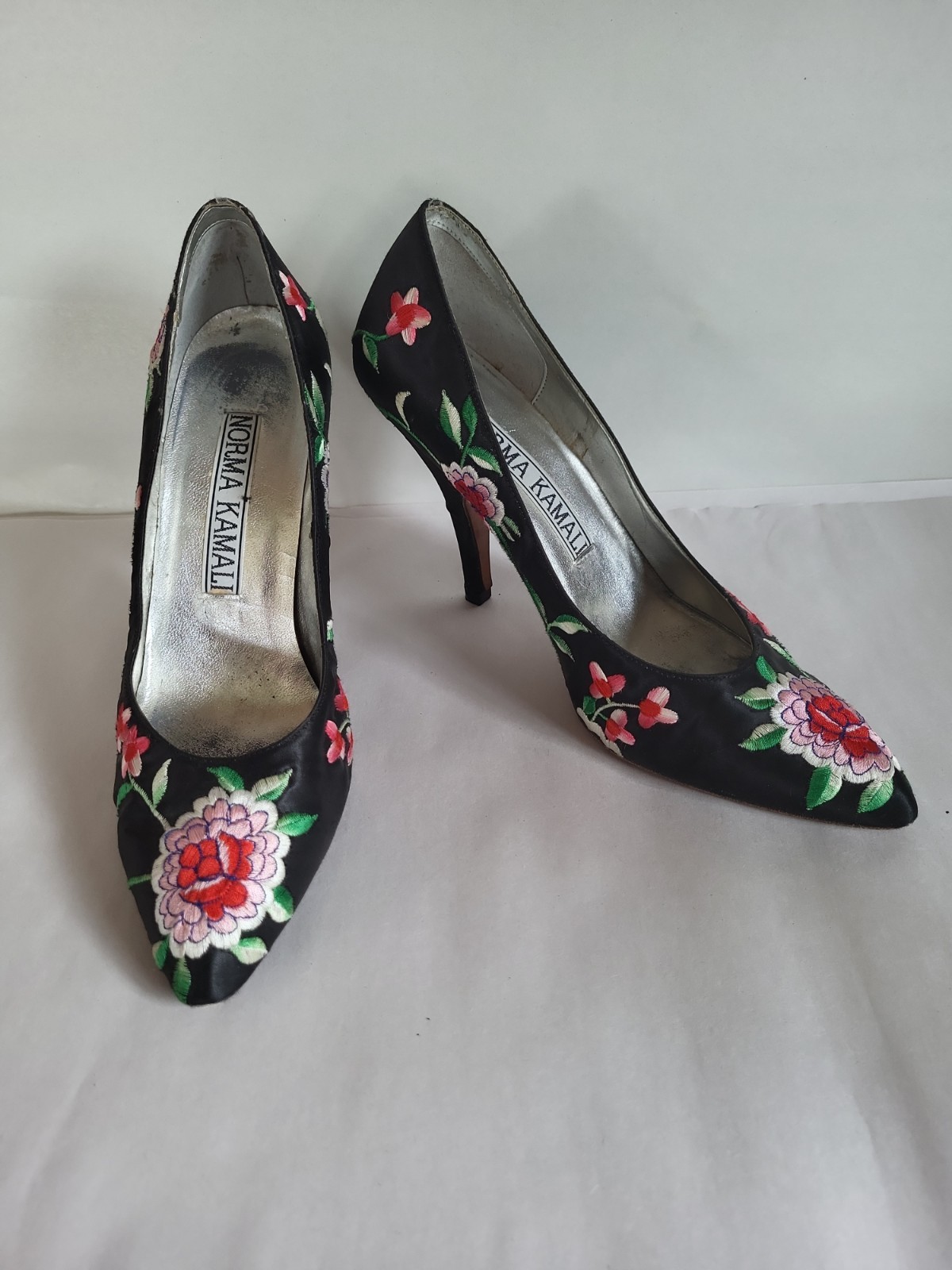 Vintage Norma Kamali Size 7.5 Black Silk Pumps Flowers Pink White Green