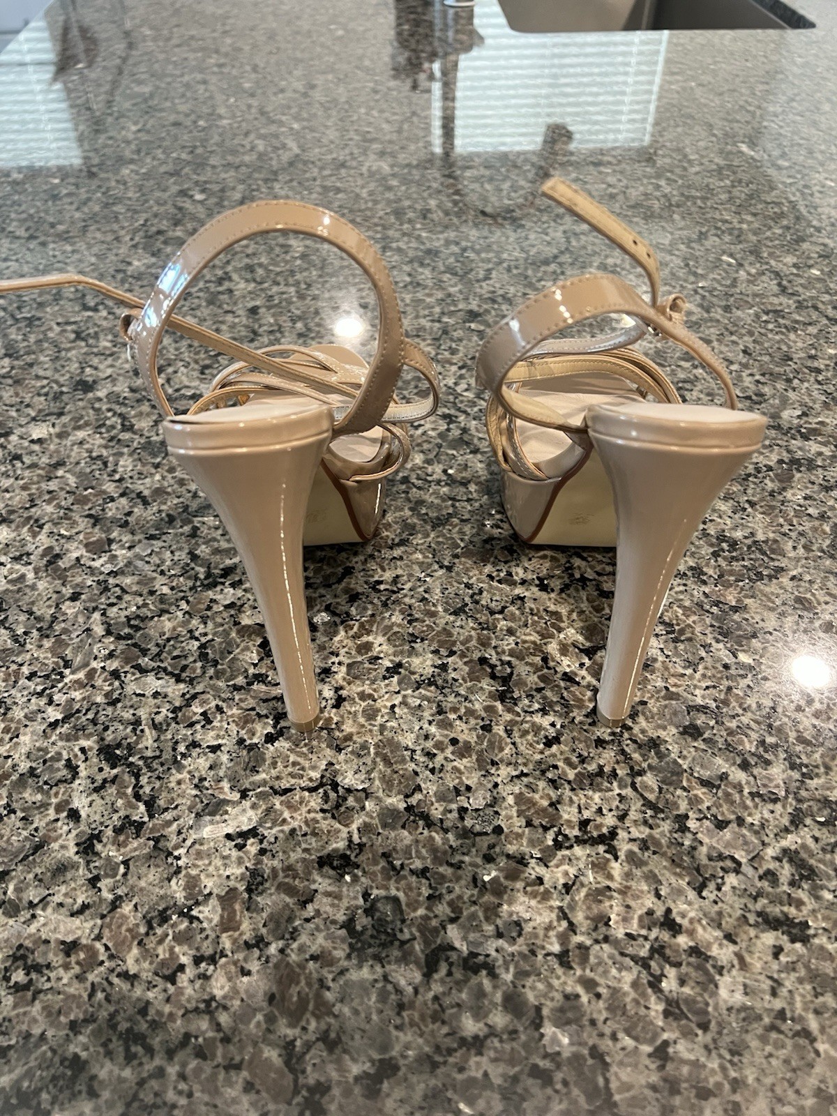 Chinese Laundry Women’s Beige Patent Strappy Platform Open Toe Buckle Heel 8