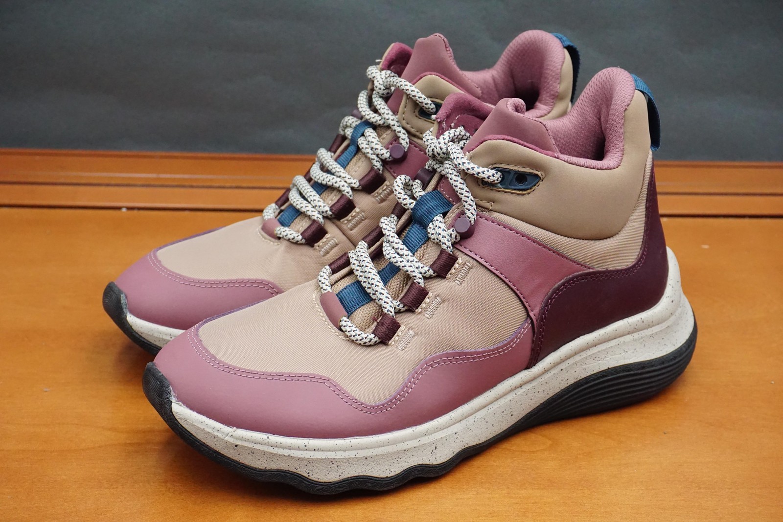 Clarks Jaunt Lo Boots Womens 8 US Pink Tan Nylon Bootie Ankle Lace Up Casual