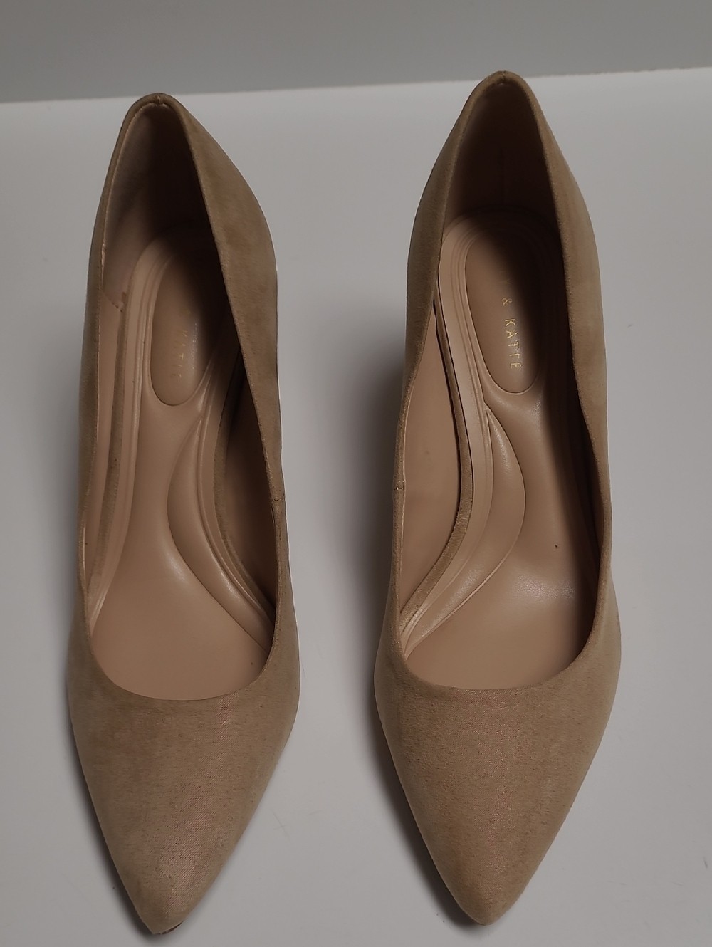 Kelly & Katie Stiletto Pointed-Toe Pumps in Taupe – Size 8.5