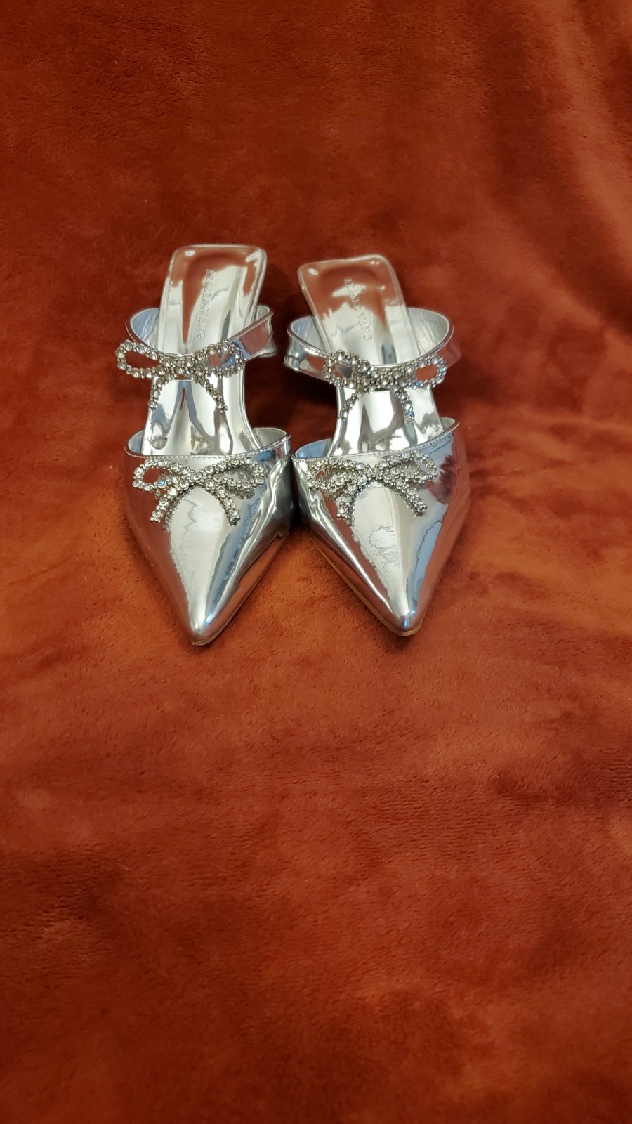 AZALEA WANG SILVER METALLIC MULES WITH SPARKLY RHINESTONE BOWS