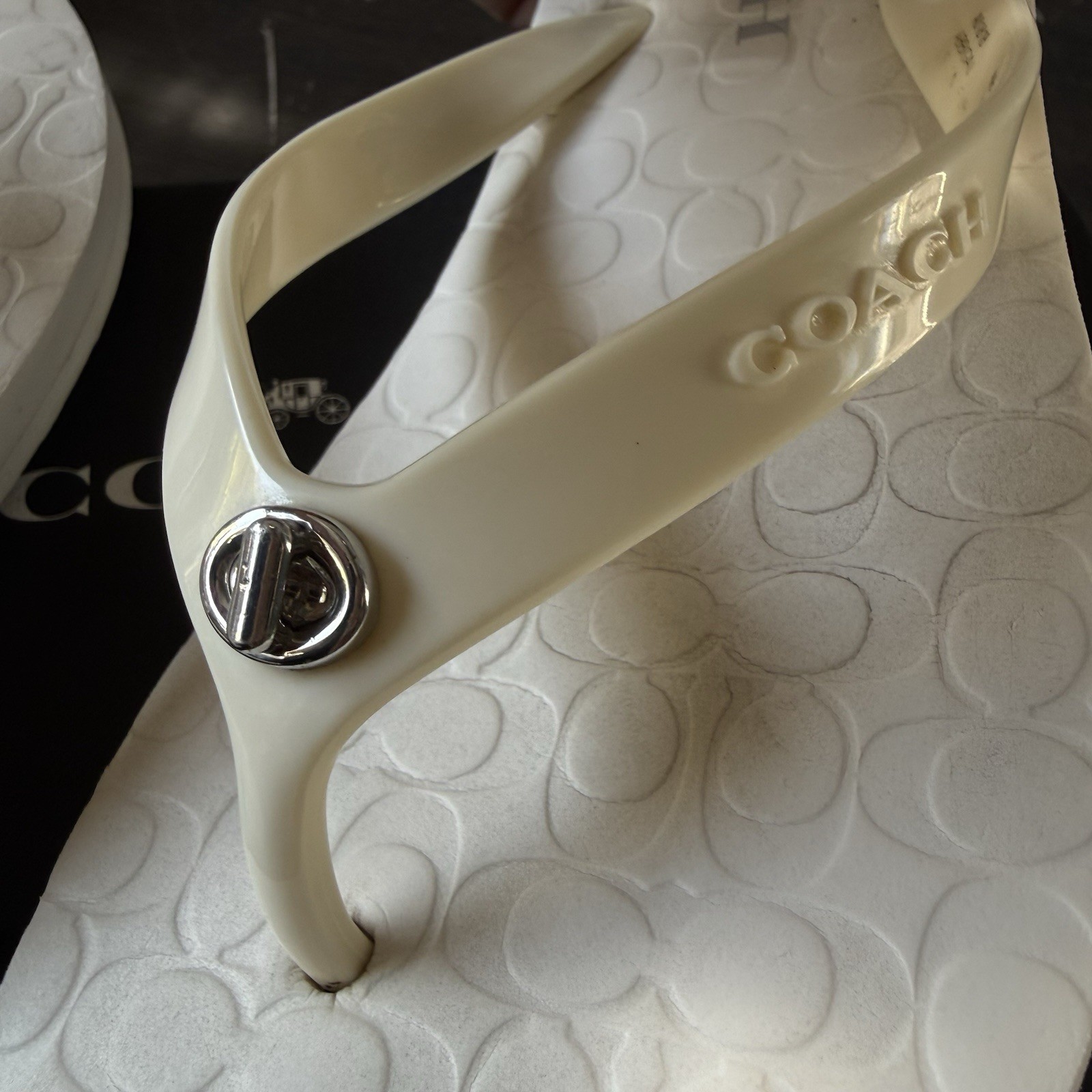Coach Abbigail Turnlock Logo White Thong Sandals 2016 Womens Size 6 + Box