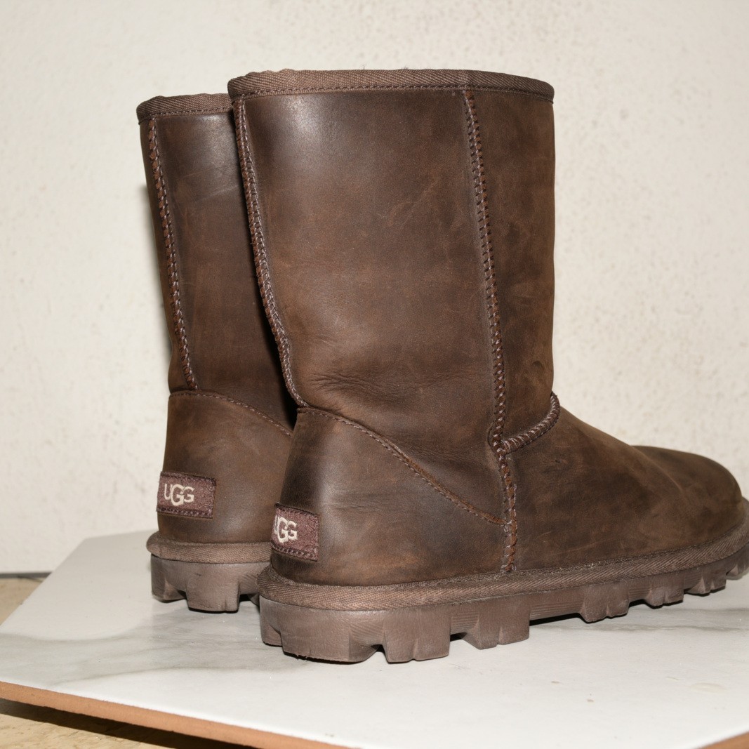 UGG Essential Short Leather Boot Women US 8