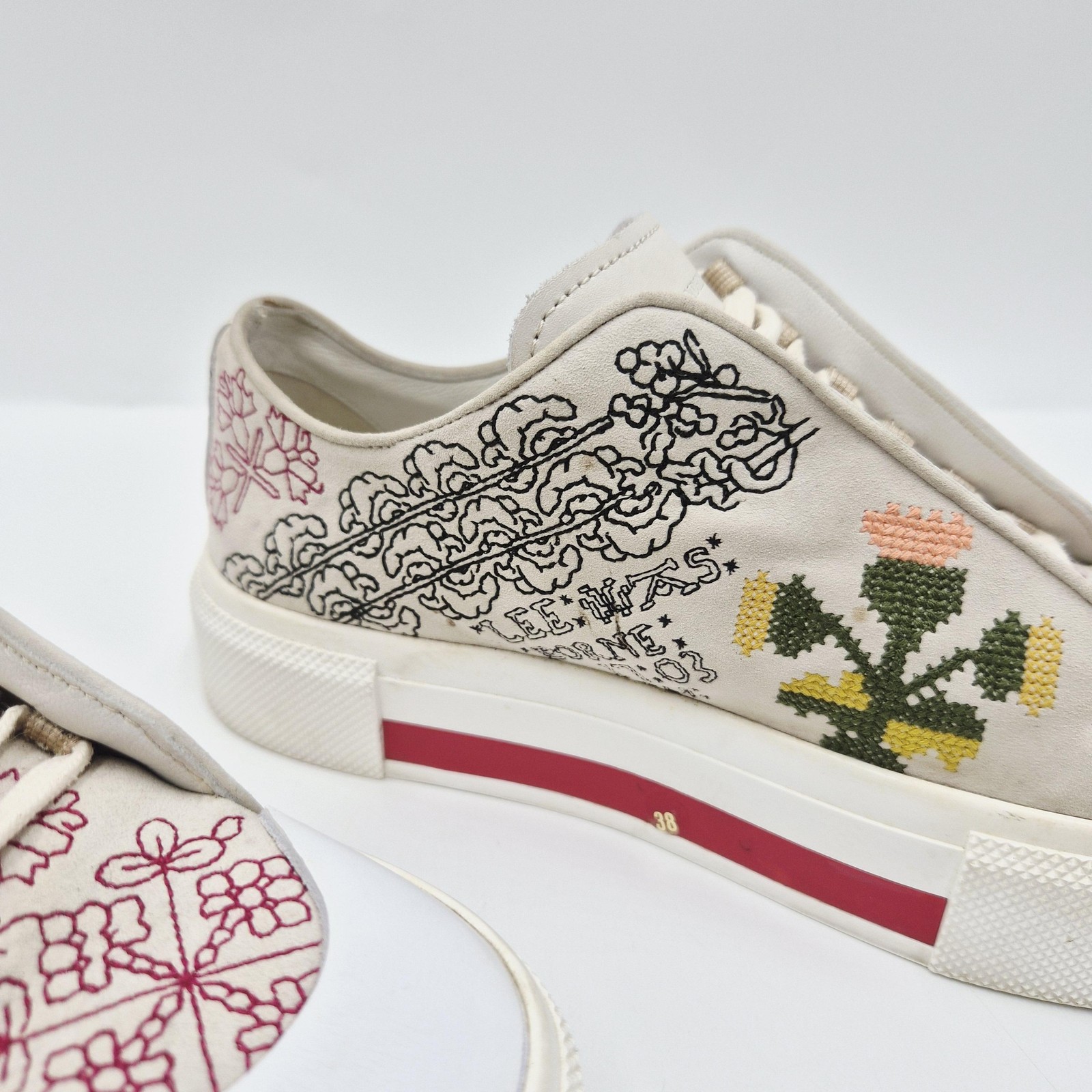 Alexander McQueen Shoes Womens US 8 Cream Floral Embroidered Leather Sneaker