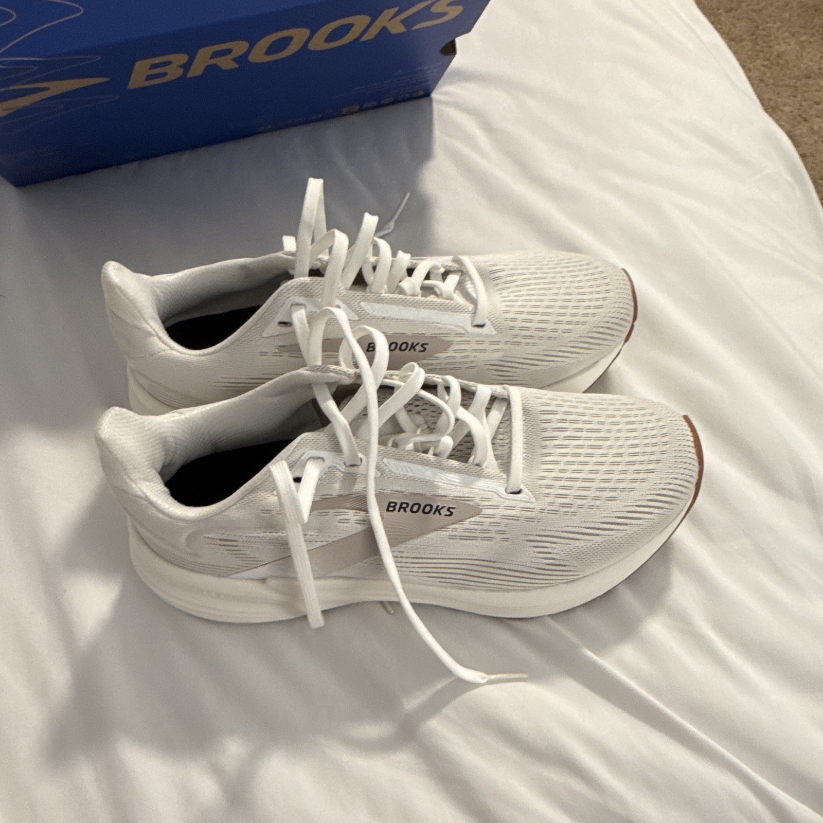 Brooks Women’s Athletic Sneakers Low Top Lace-Up White/Brown Style 1204561B171