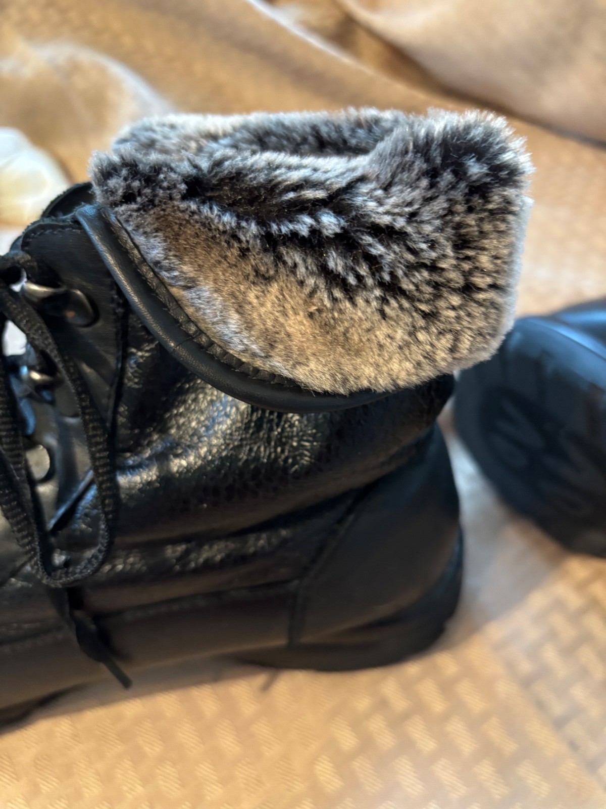 Toe Warmers Boots Faux Fur Lined Lace up Leather 8.5