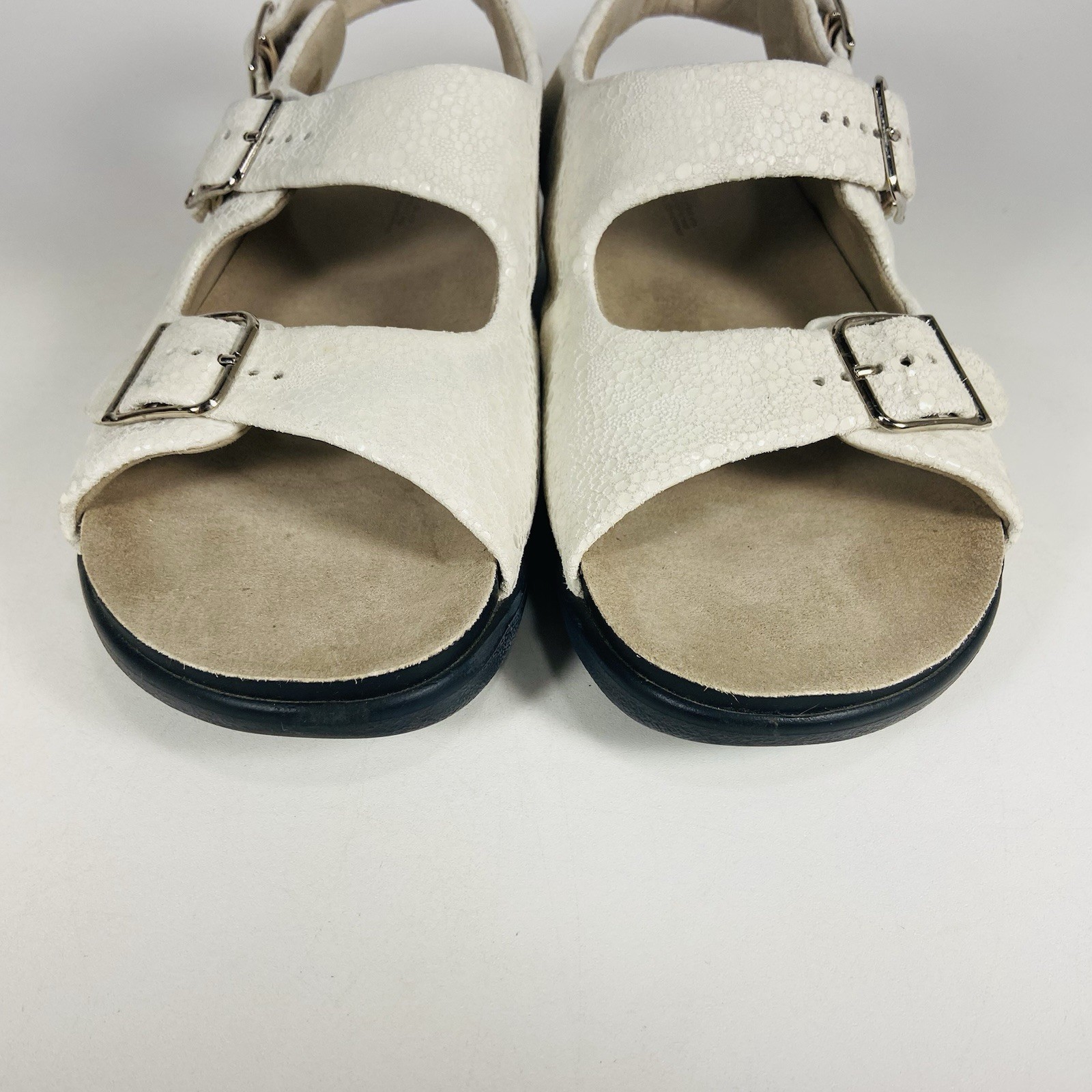 SAS Relaxed Heel Strap Sandals Womens 9.5 Vanilla Buckle Tripad Comfort Cushion