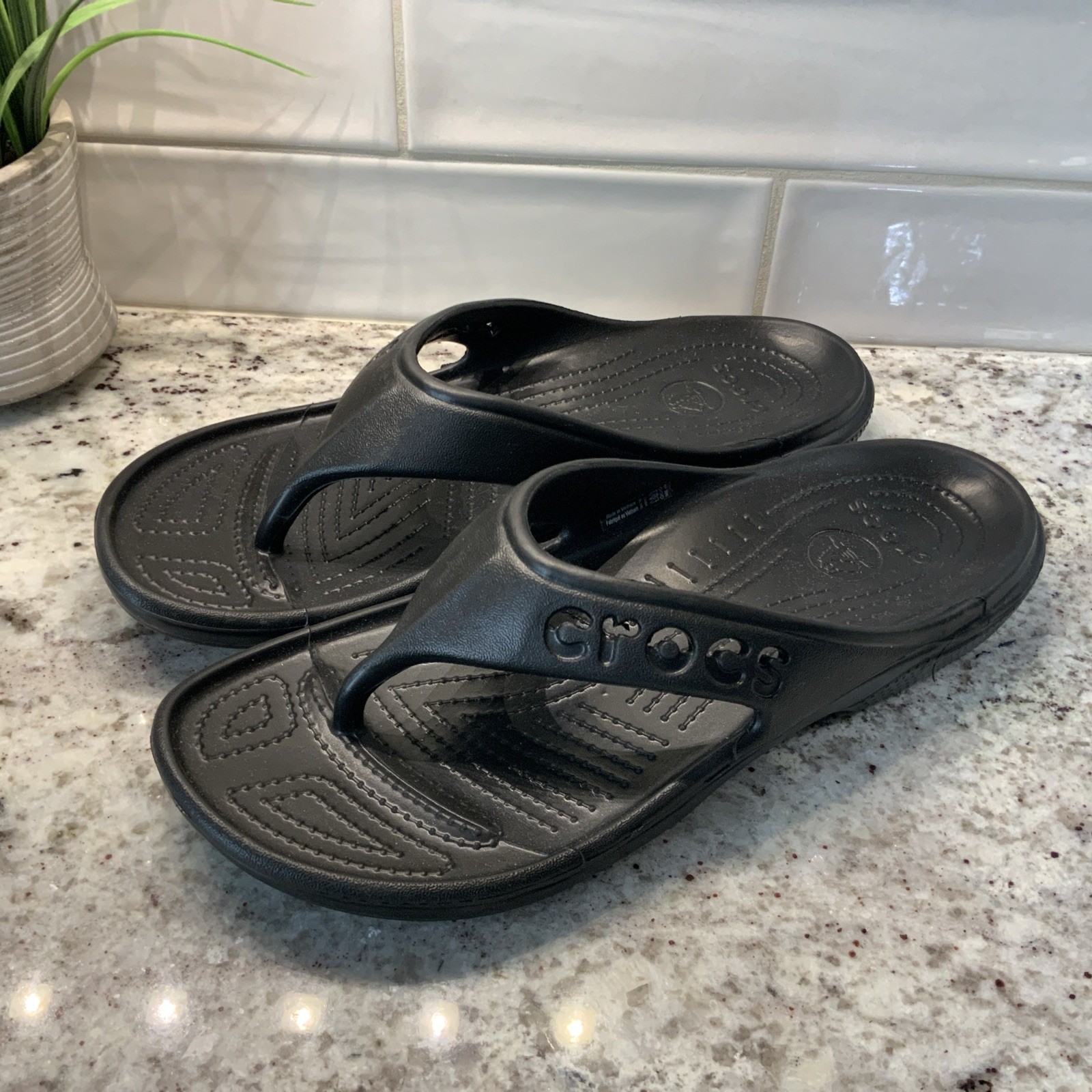 Crocs Baya Flip Flop Slip-On Sandals Mens 9 Women 11 Black