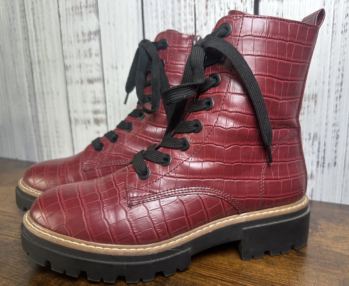 Sun + Stone Women’s Burgundy Lug Sole Combat Boots Size 8 Lace Up Zip Up Grunge