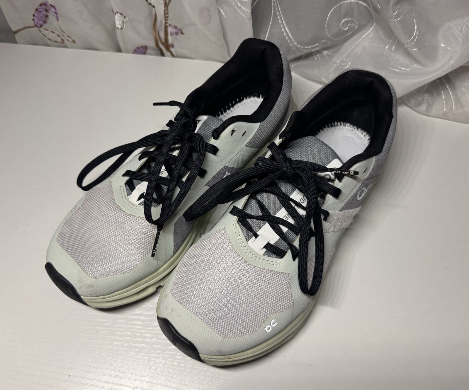 Women’s On Cloud Cloudrunner Running Shoes 2024 Size W8.5 White/Lime Green