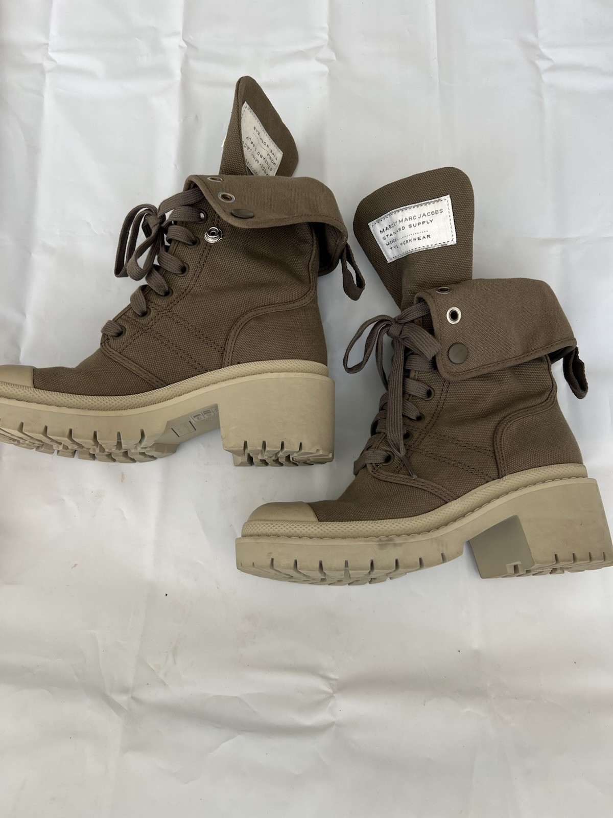 Marc by Marc Jacobs Tan fabric combat Hill/buttons on the side – Lace Up