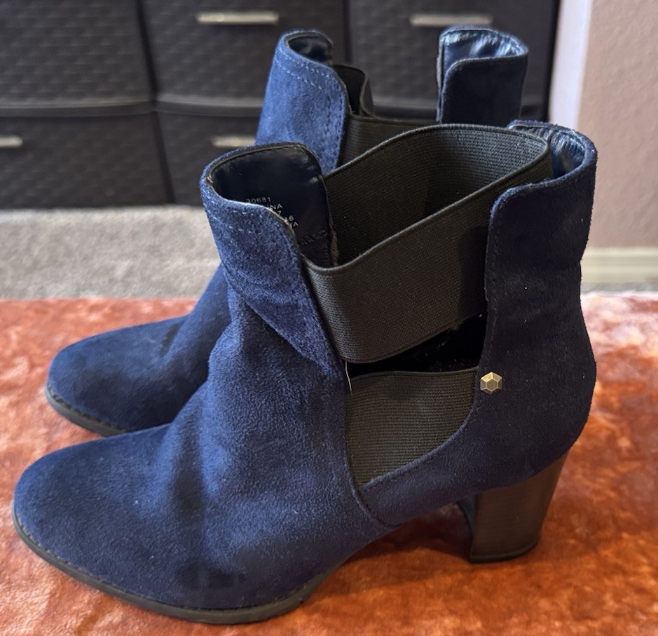 👢👢Royal Blue Low Heeled Strap Boots Size 8👢👢